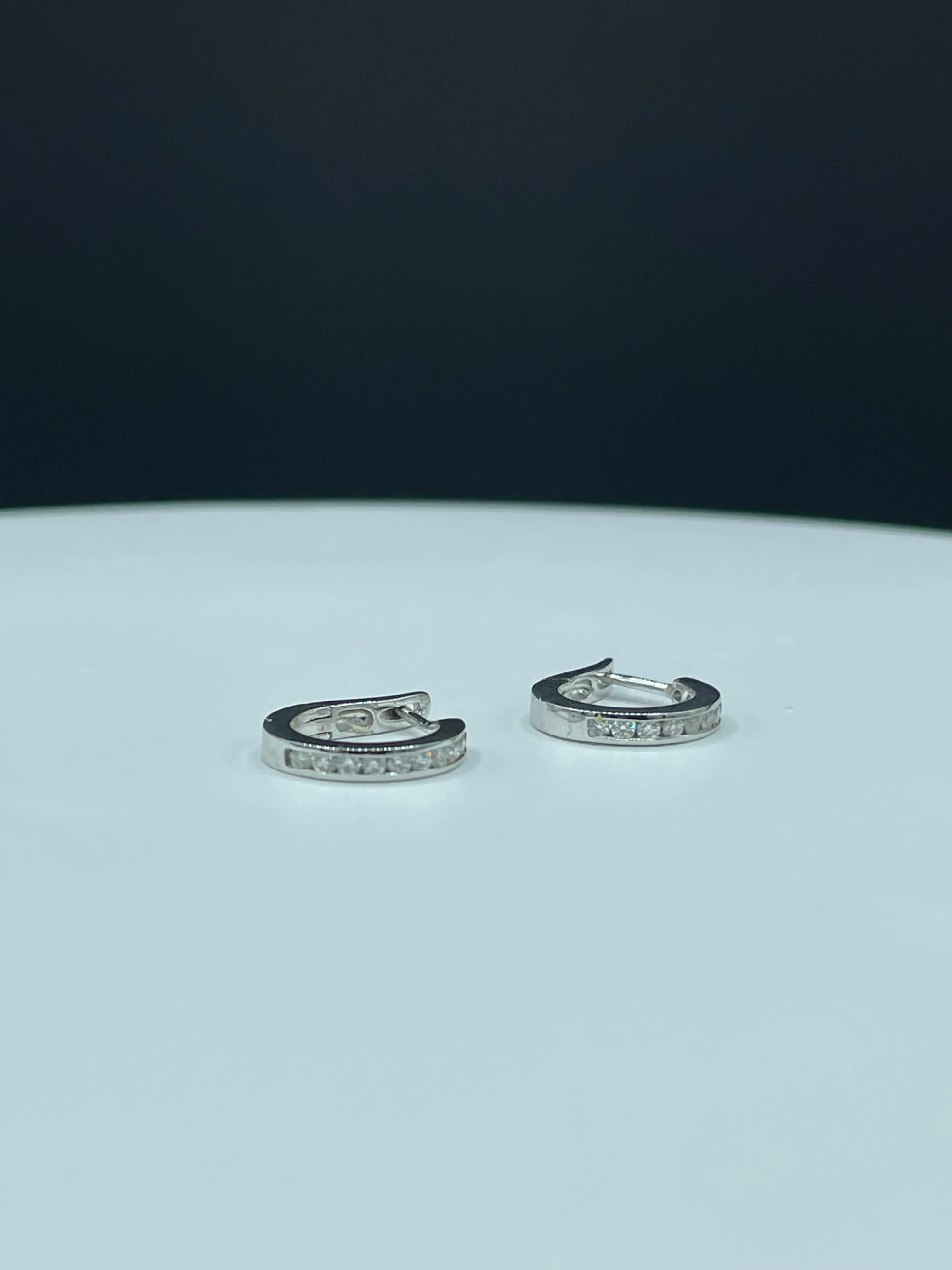 0.60 Carat Natural Diamond 18k White Gold Huggie Hoop Earrings