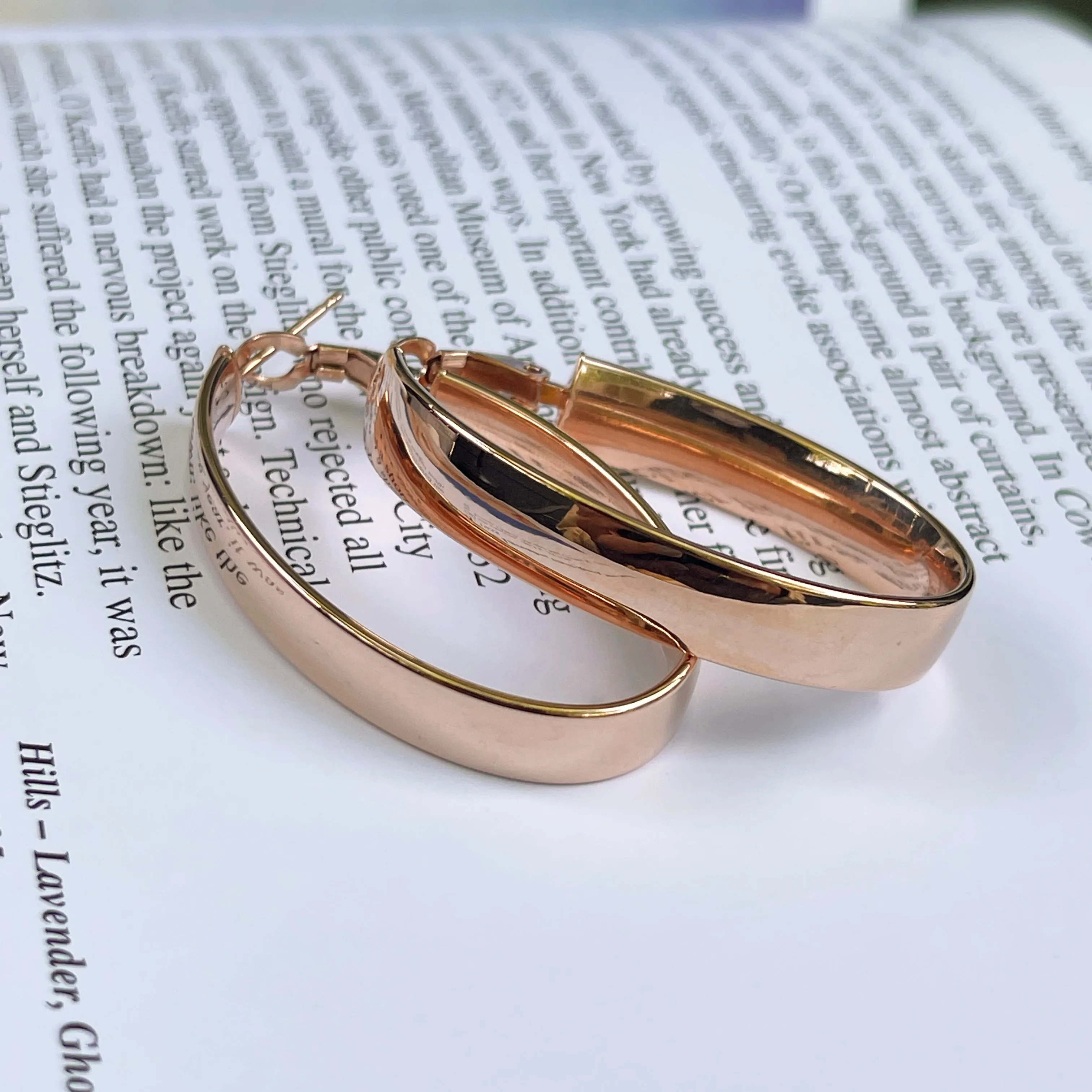 14KT Rose Gold 7mm Wide Oval Omega Hoop Earrings 39mm