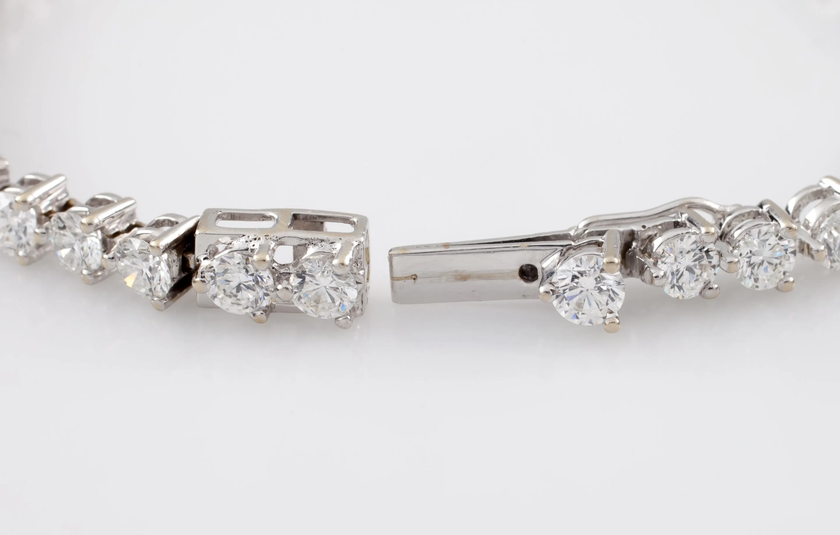 18k White Gold Diamond Tennis Bracelet TDW = 7.00 cts G Color VS Clarity 6.75"