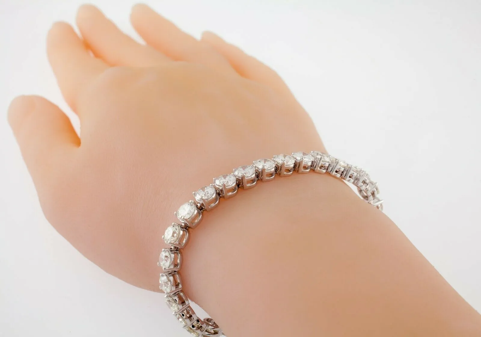 18k White Gold Round Diamond Tennis Bracelet TDW = 14.51 ct 6.75"