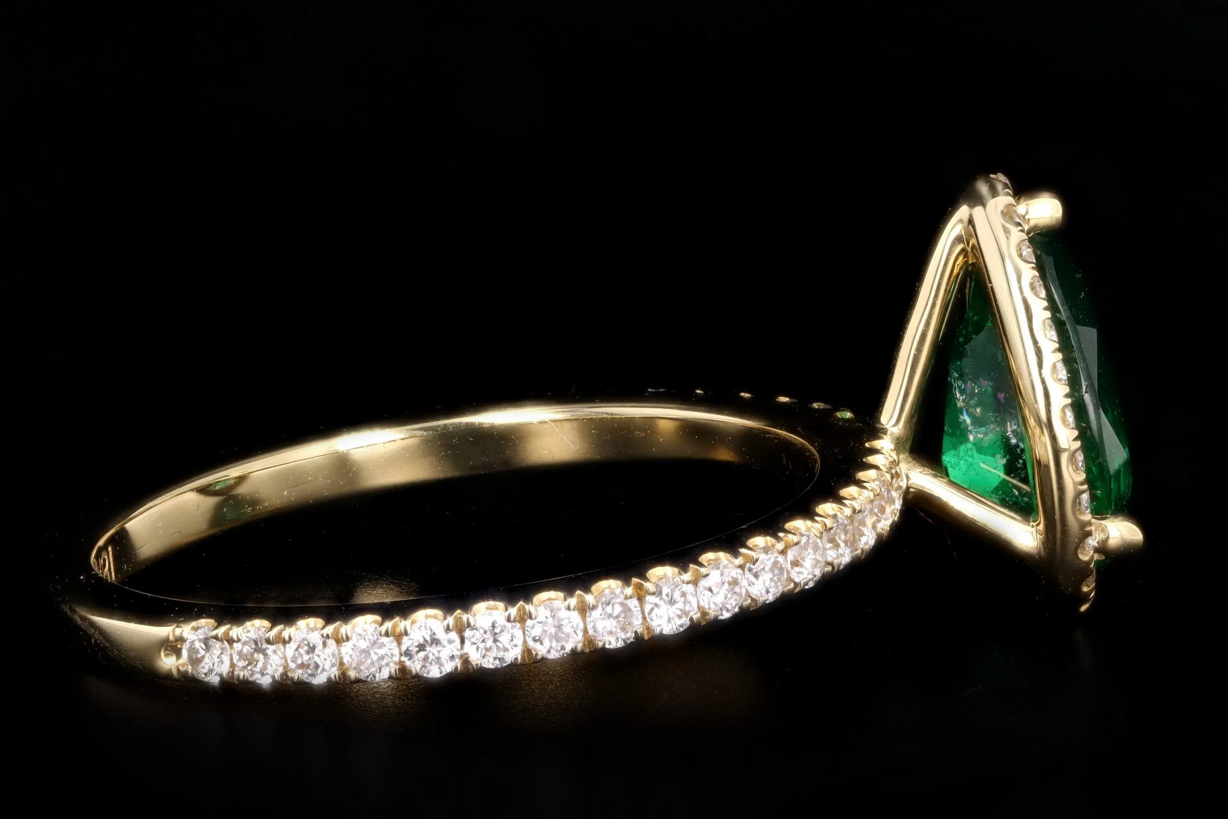 18K Yellow Gold 1.07 Carat Pear Cut Natural Emerald & Diamond Halo Ring