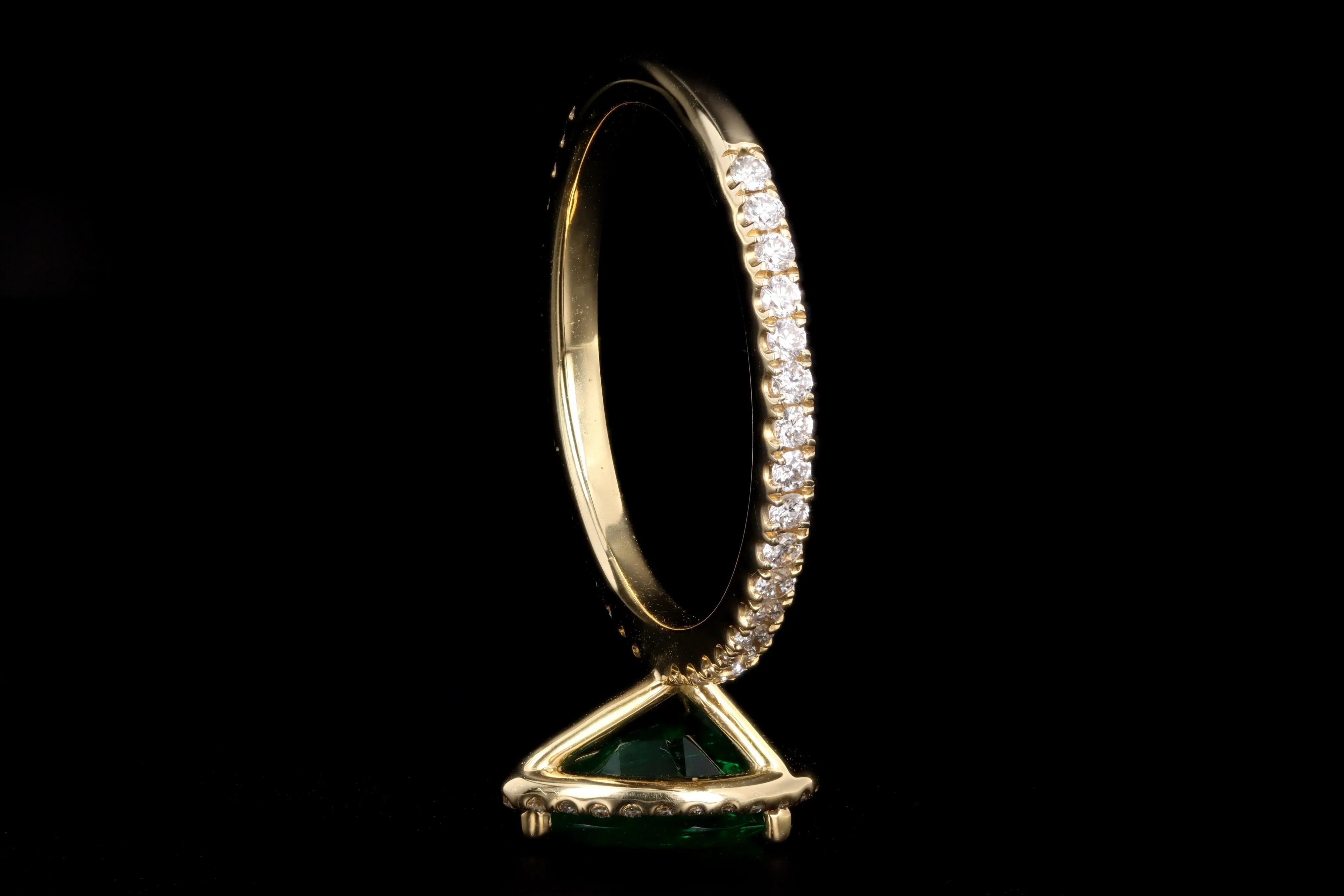 18K Yellow Gold 1.07 Carat Pear Cut Natural Emerald & Diamond Halo Ring