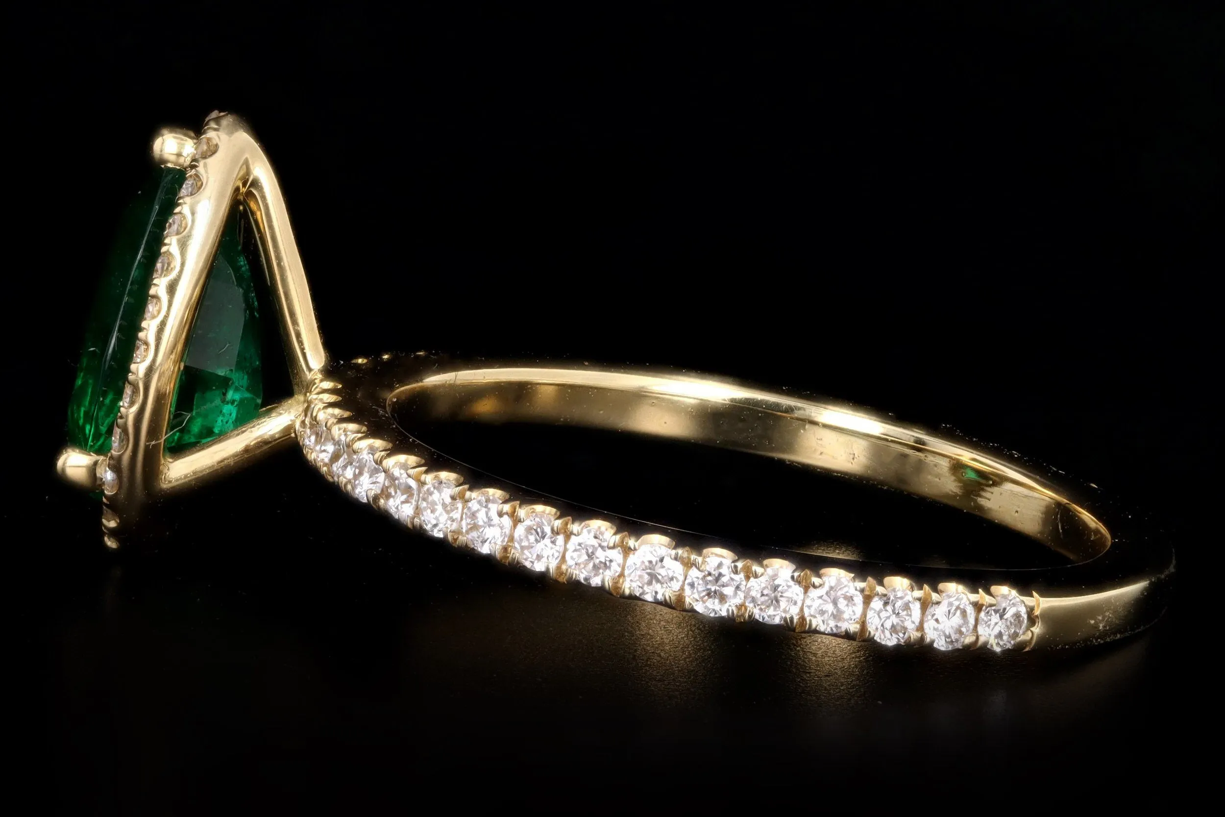 18K Yellow Gold 1.07 Carat Pear Cut Natural Emerald & Diamond Halo Ring