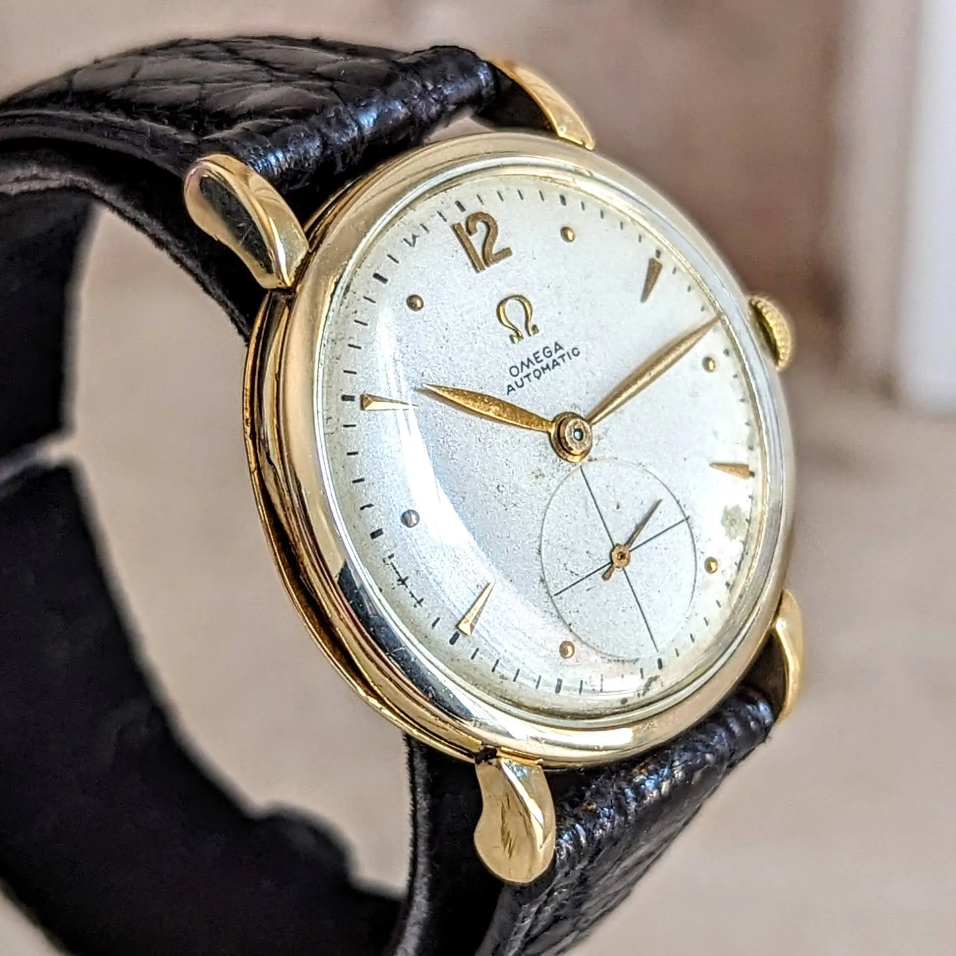 1944 OMEGA Bumper Automatic Wristwatch 18K Solid Gold Cal. 30-10RA Vintage Watch
