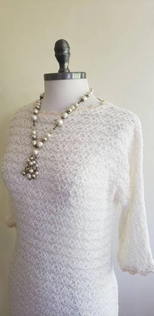 1960s Boho Necklace Cream Opalescent and Platinum Metallic Beads Faux Pearl Single Strand Fringed Bead Pendant / Seana