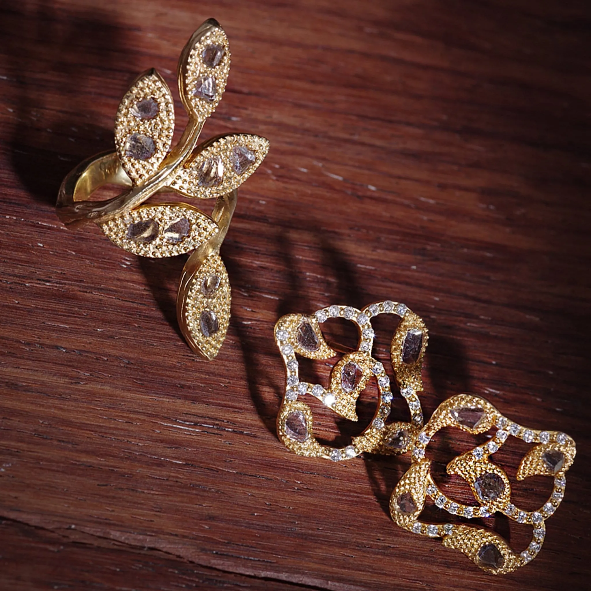 20K Vitality Vine Earrings with Diamond
