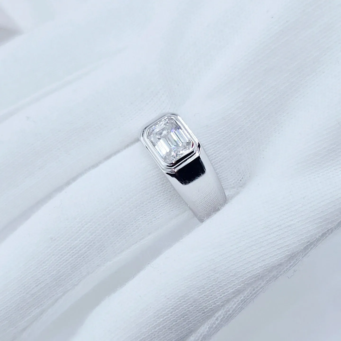 2ct Emerald Cut Diamond Unisex Ring