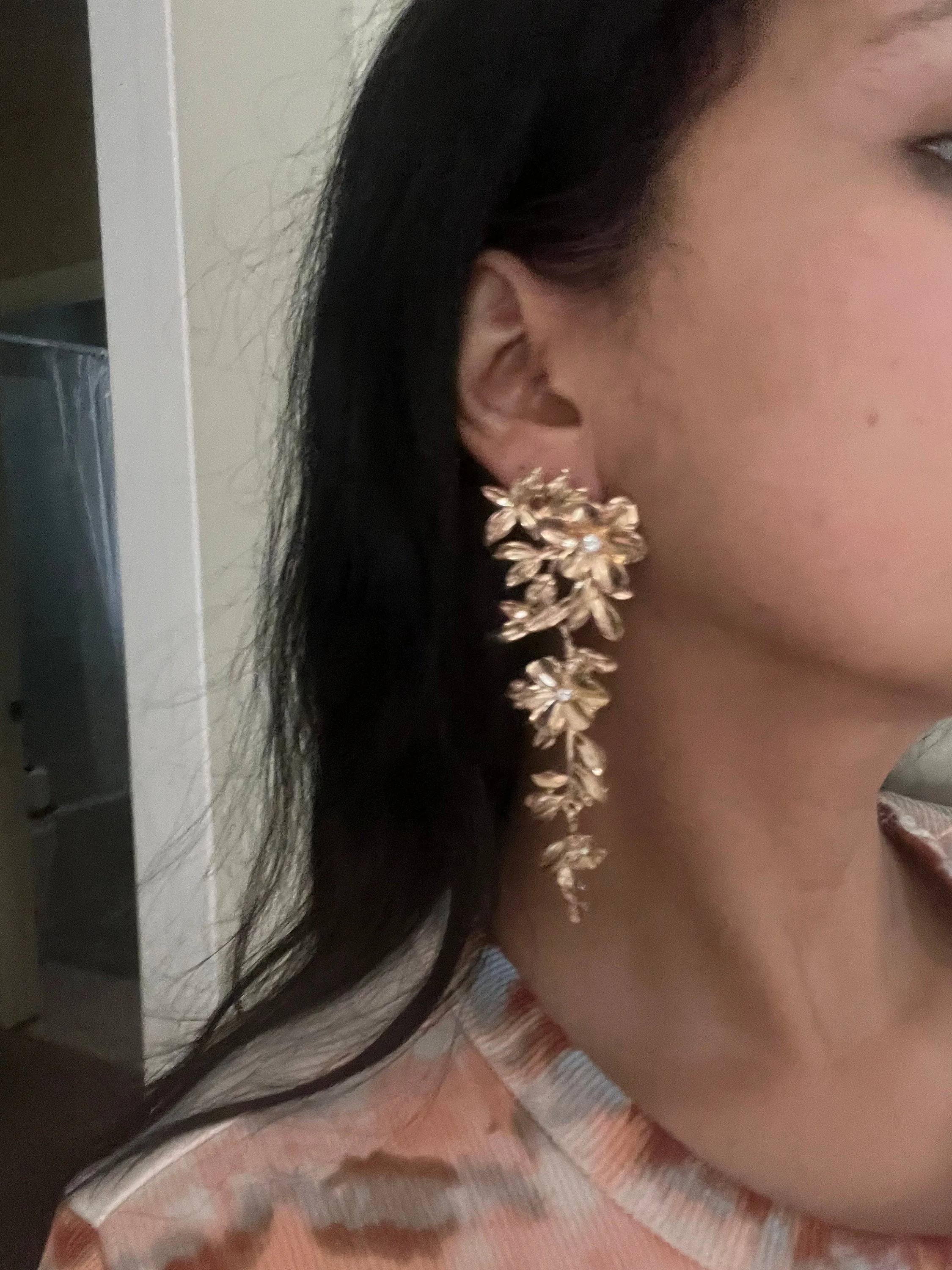 Big gold flower earrings , large flower gold earrings , huge gold stud earring , gold statement earrings , gold metal earrings gold pierced