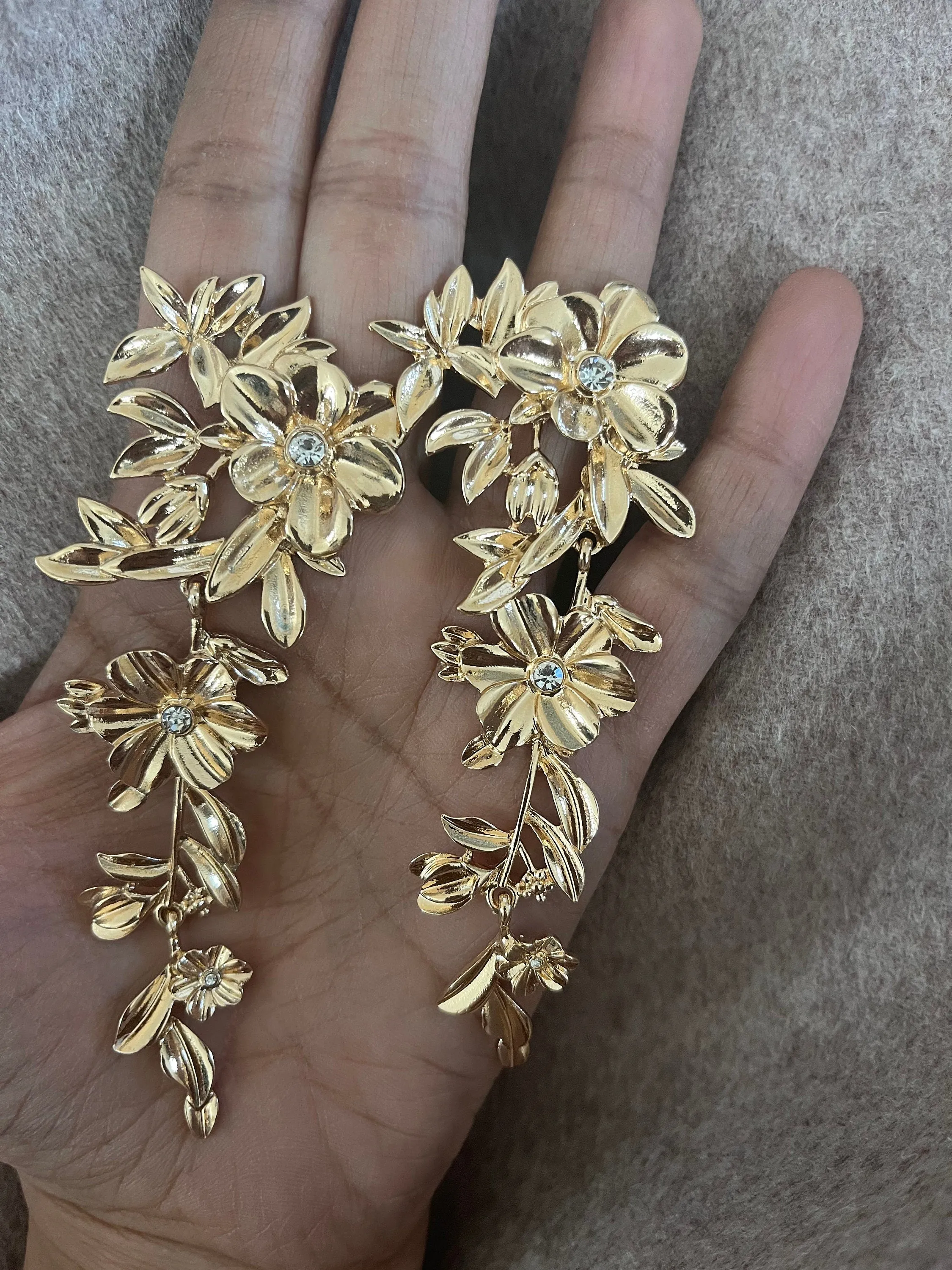 Big gold flower earrings , large flower gold earrings , huge gold stud earring , gold statement earrings , gold metal earrings gold pierced