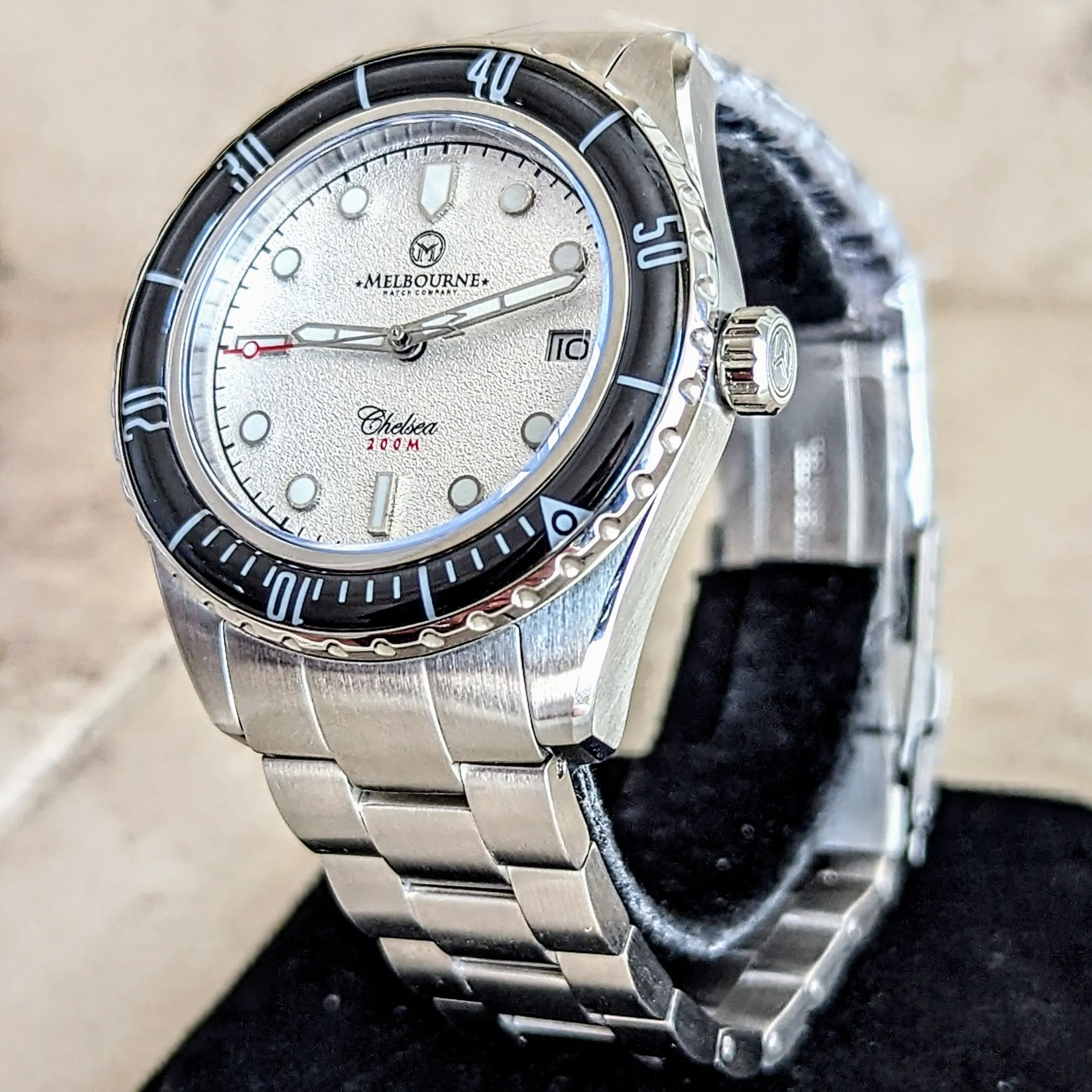 Brand-New! MELBOURNE Chelsea Automatic Watch 200M Dive Wristwatch - Display Back