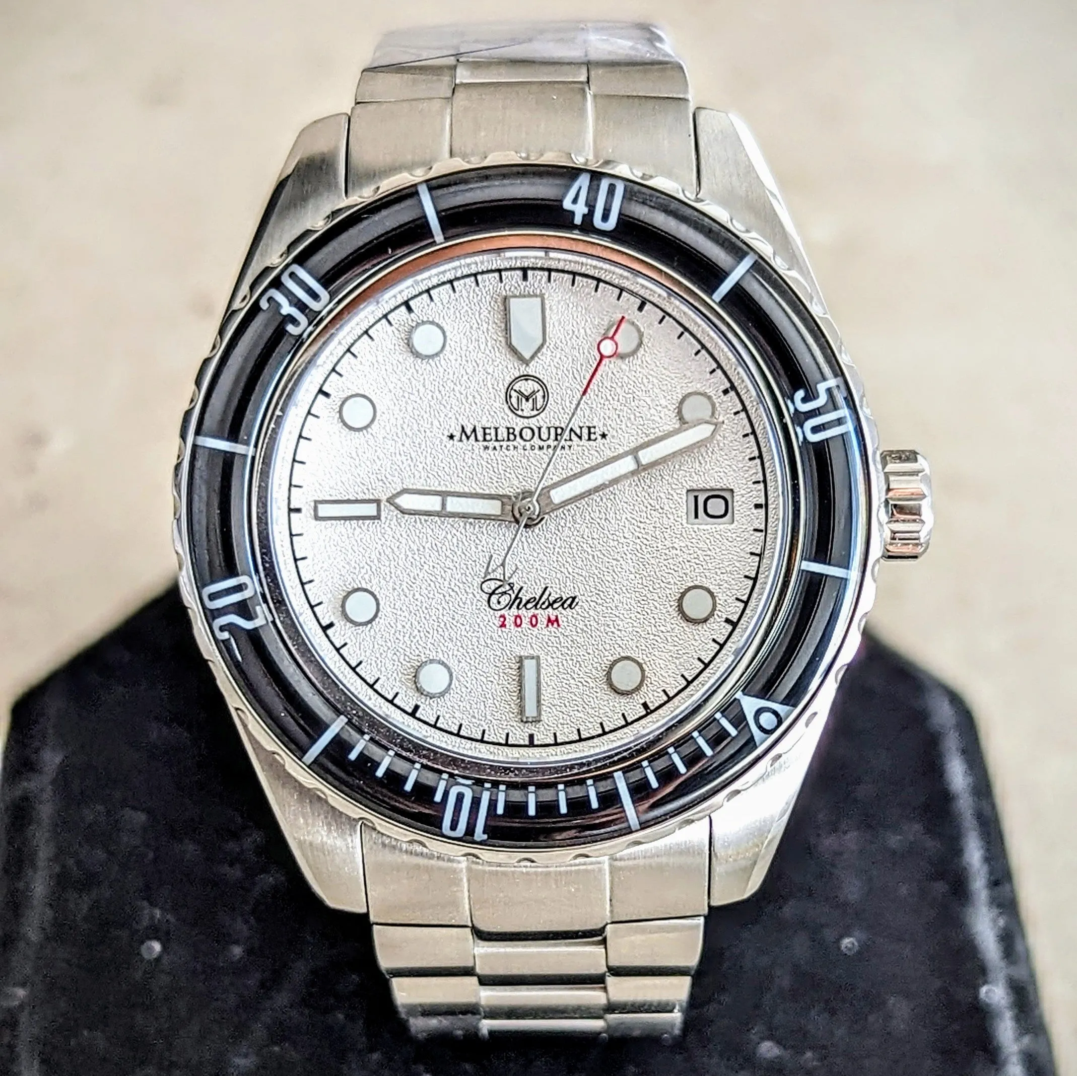 Brand-New! MELBOURNE Chelsea Automatic Watch 200M Dive Wristwatch - Display Back
