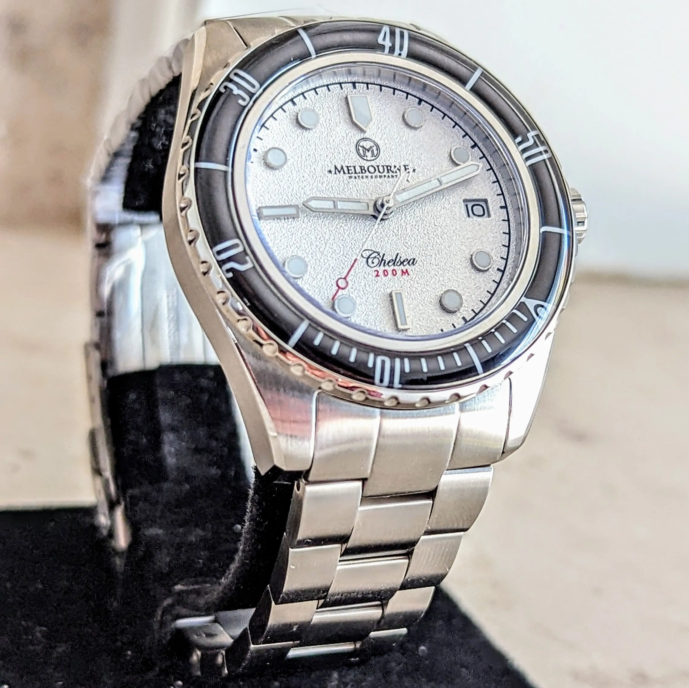 Brand-New! MELBOURNE Chelsea Automatic Watch 200M Dive Wristwatch - Display Back