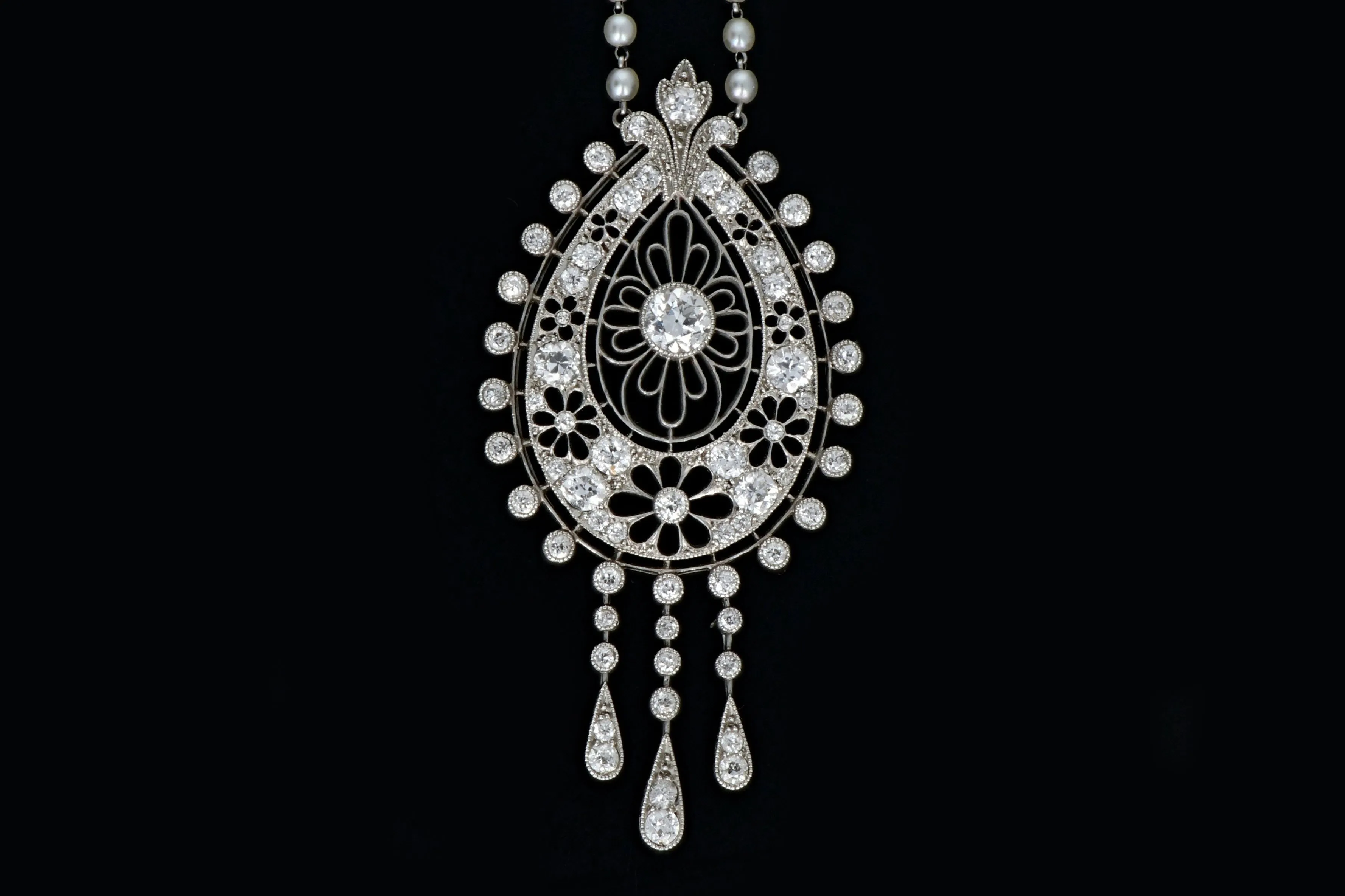 Edwardian Platinum 1.5 Carat European Diamond and Natural Pearl Necklace