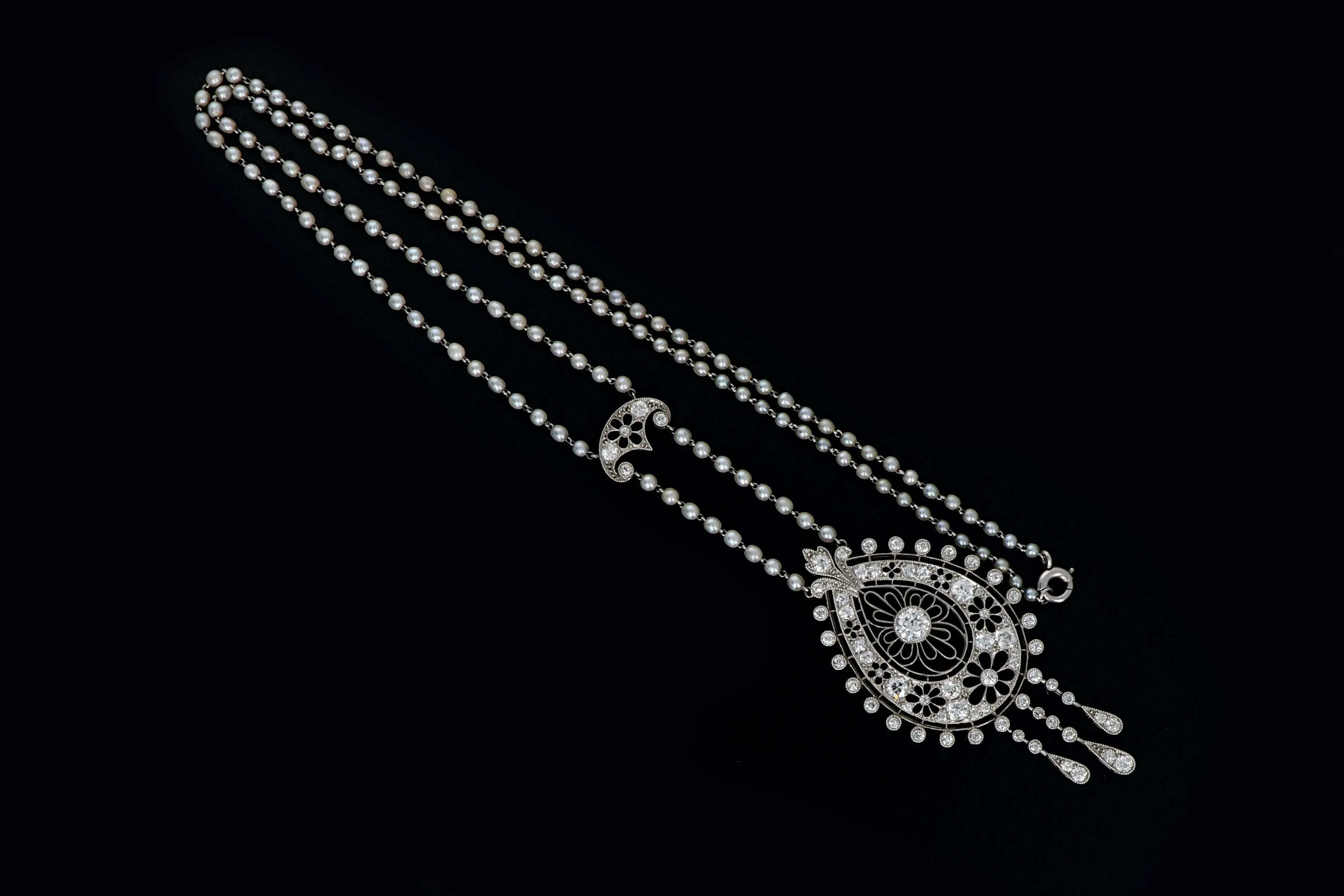 Edwardian Platinum 1.5 Carat European Diamond and Natural Pearl Necklace