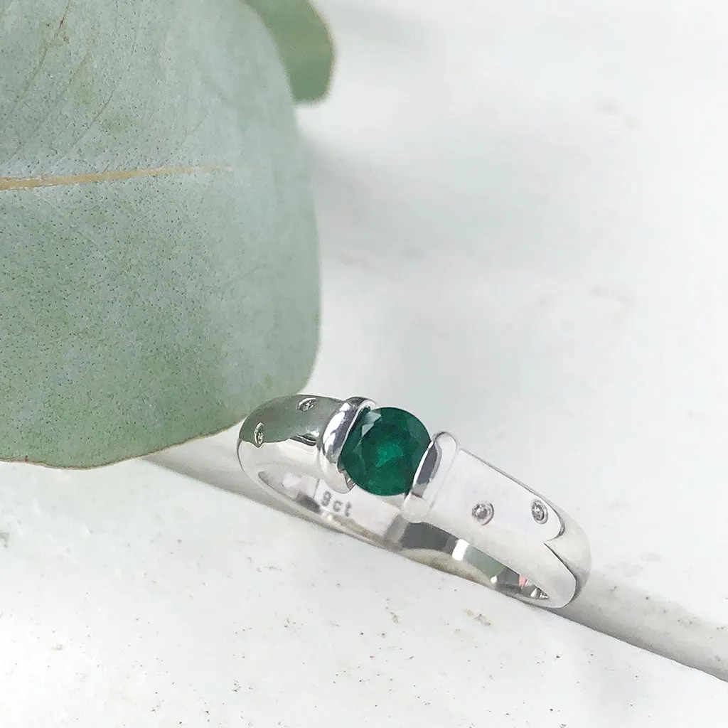 Emerald And Diamond Sprinkled Shoulder Ring