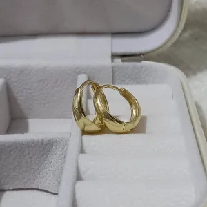 Gold Hoop Earrings - Huggie Earrings,Gold Earrings In The UK,Gold Jewellery In The UK,Gold Hoops,Gold Minimalist Earrings,Simple Earrings
