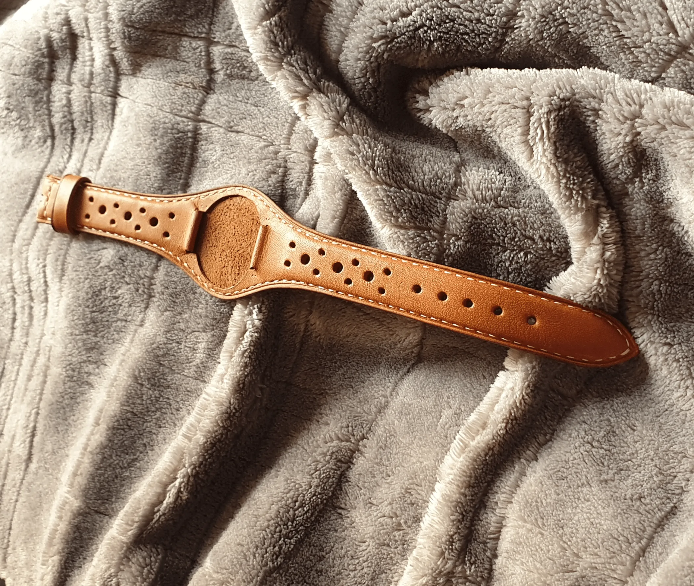 Handmade bund rally leather strap