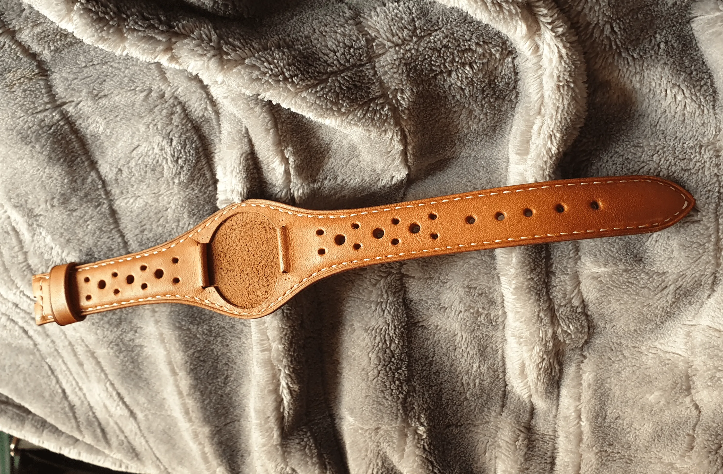 Handmade bund rally leather strap