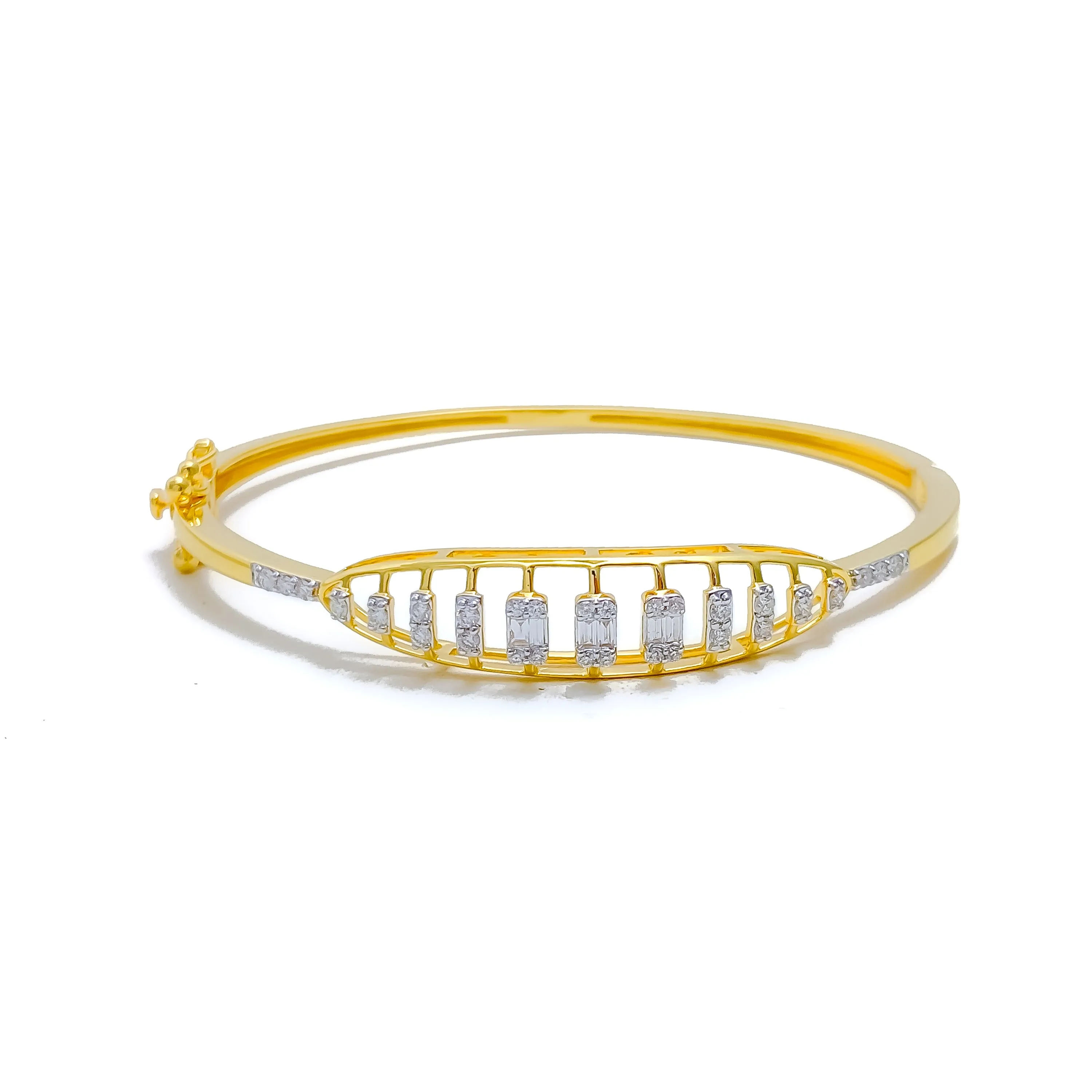 Mesmerizing Striped Diamond   18k Gold Bangle Bracelet