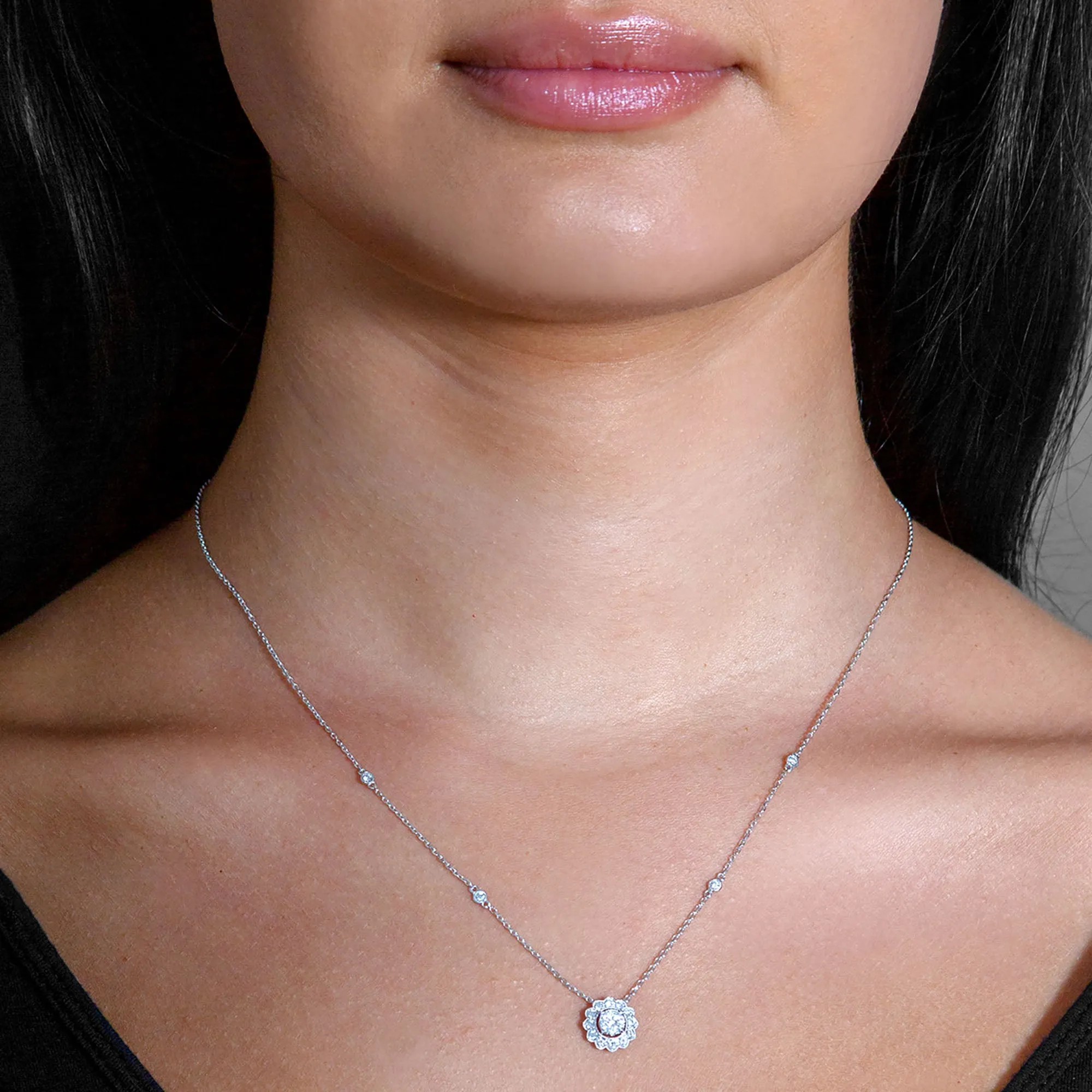 Milgrain 0.33 ctw Diamond Halo Cluster Necklace Pendant