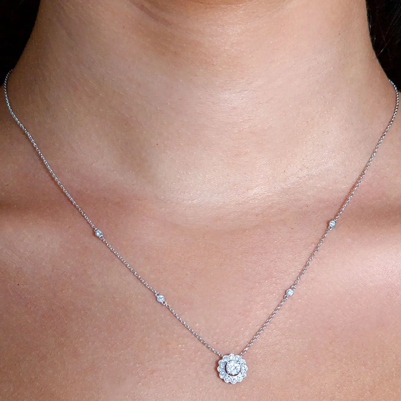 Milgrain 0.33 ctw Diamond Halo Cluster Necklace Pendant