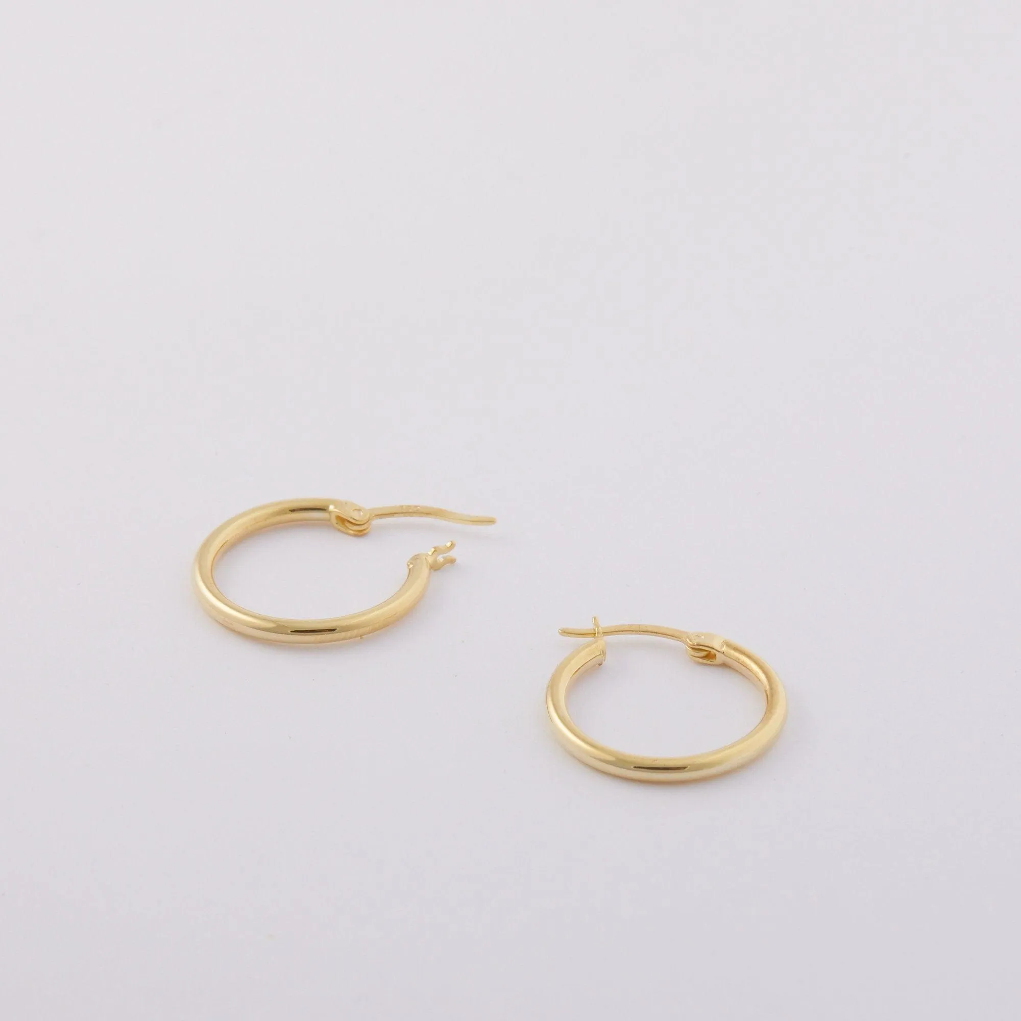 Minimalist Hoop Earring - 18K Gold Vermeil