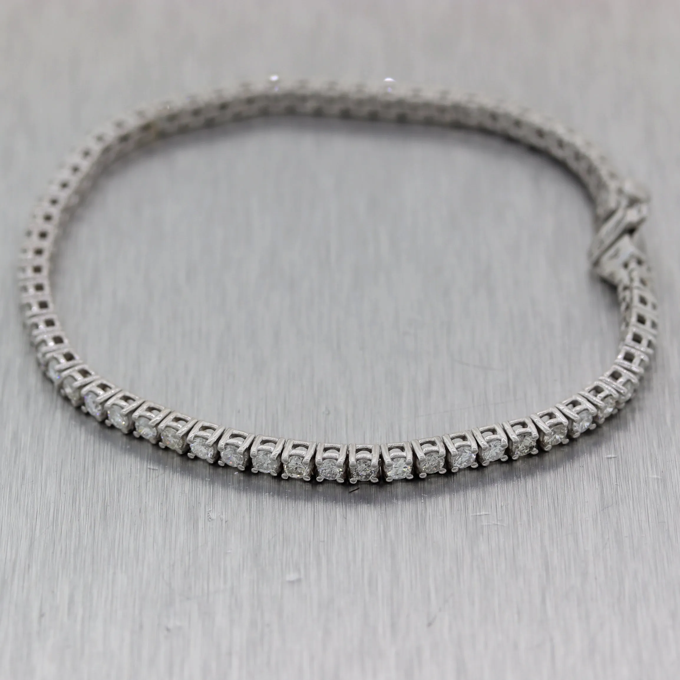 Modern 14k White Gold 3.01ctw Diamond Tennis Bracelet