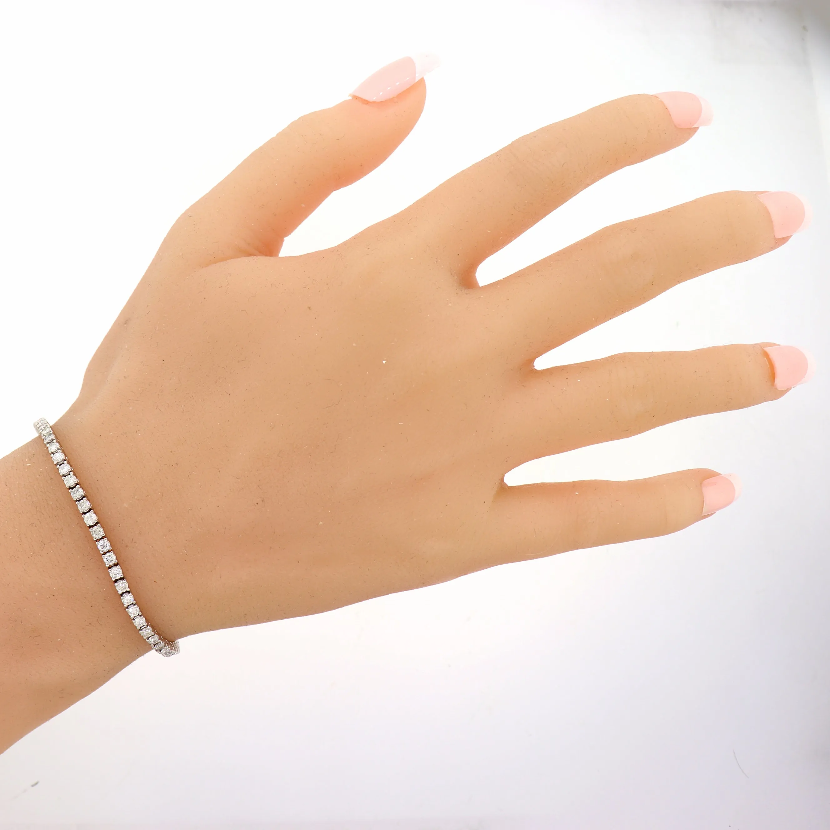 Modern 14k White Gold 3.01ctw Diamond Tennis Bracelet