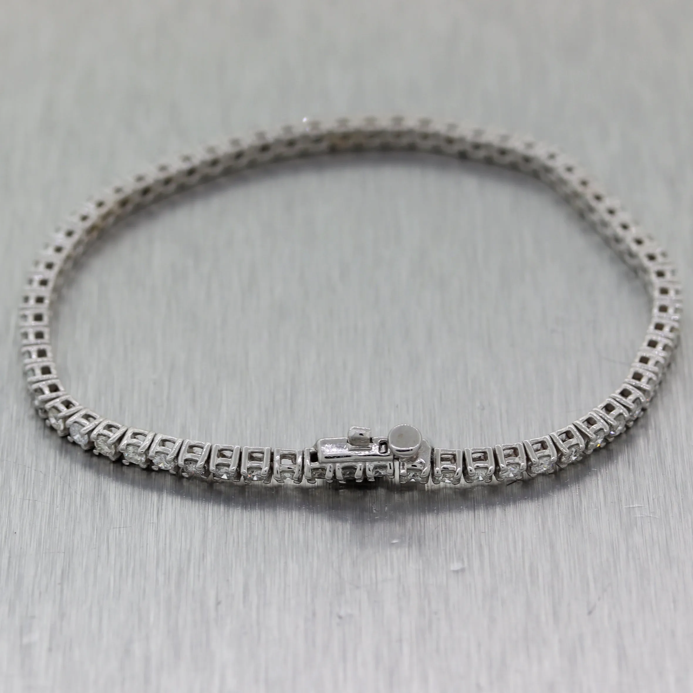Modern 14k White Gold 3.01ctw Diamond Tennis Bracelet