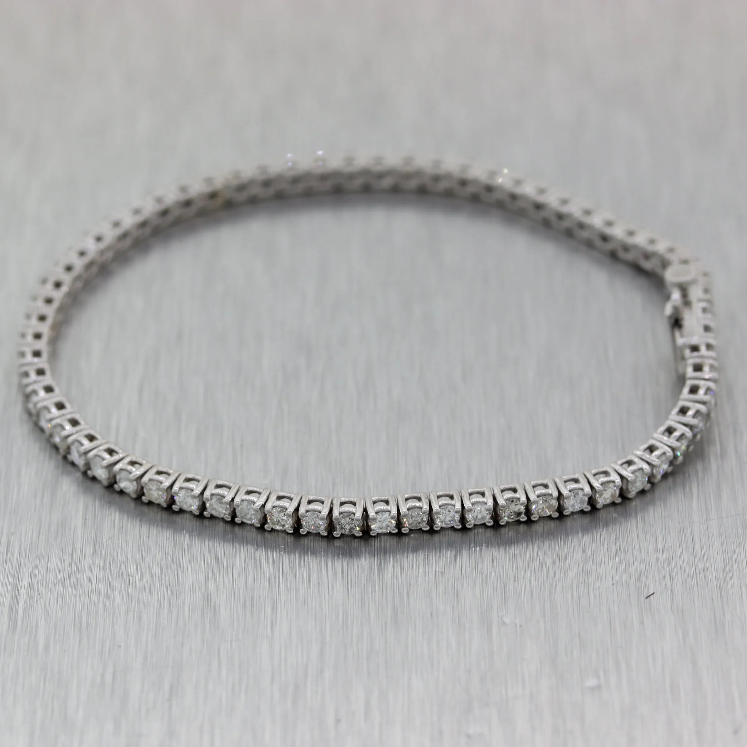 Modern 14k White Gold 3.01ctw Diamond Tennis Bracelet