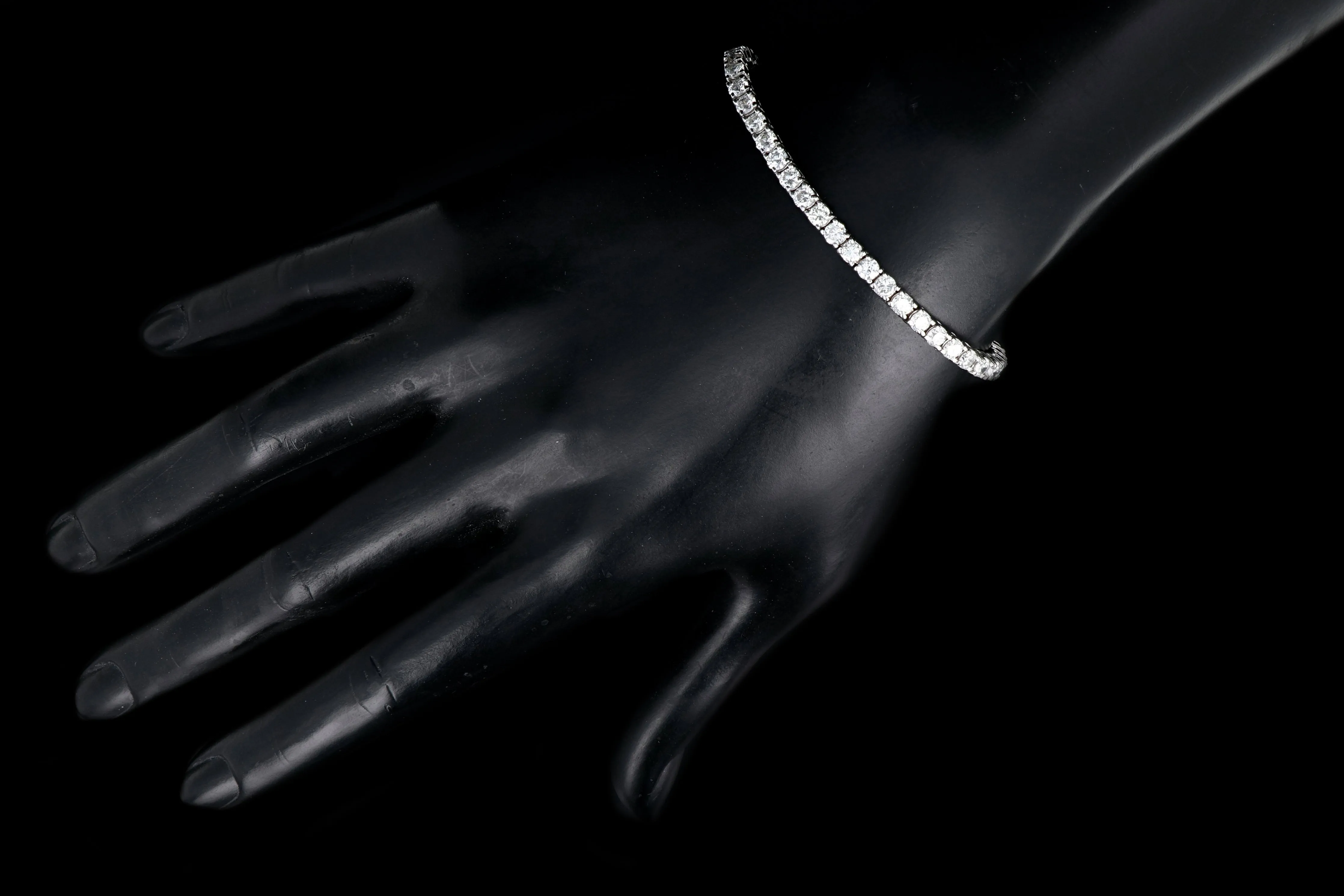 Modern 18K White Gold 6 Carat Diamond Tennis Bracelet