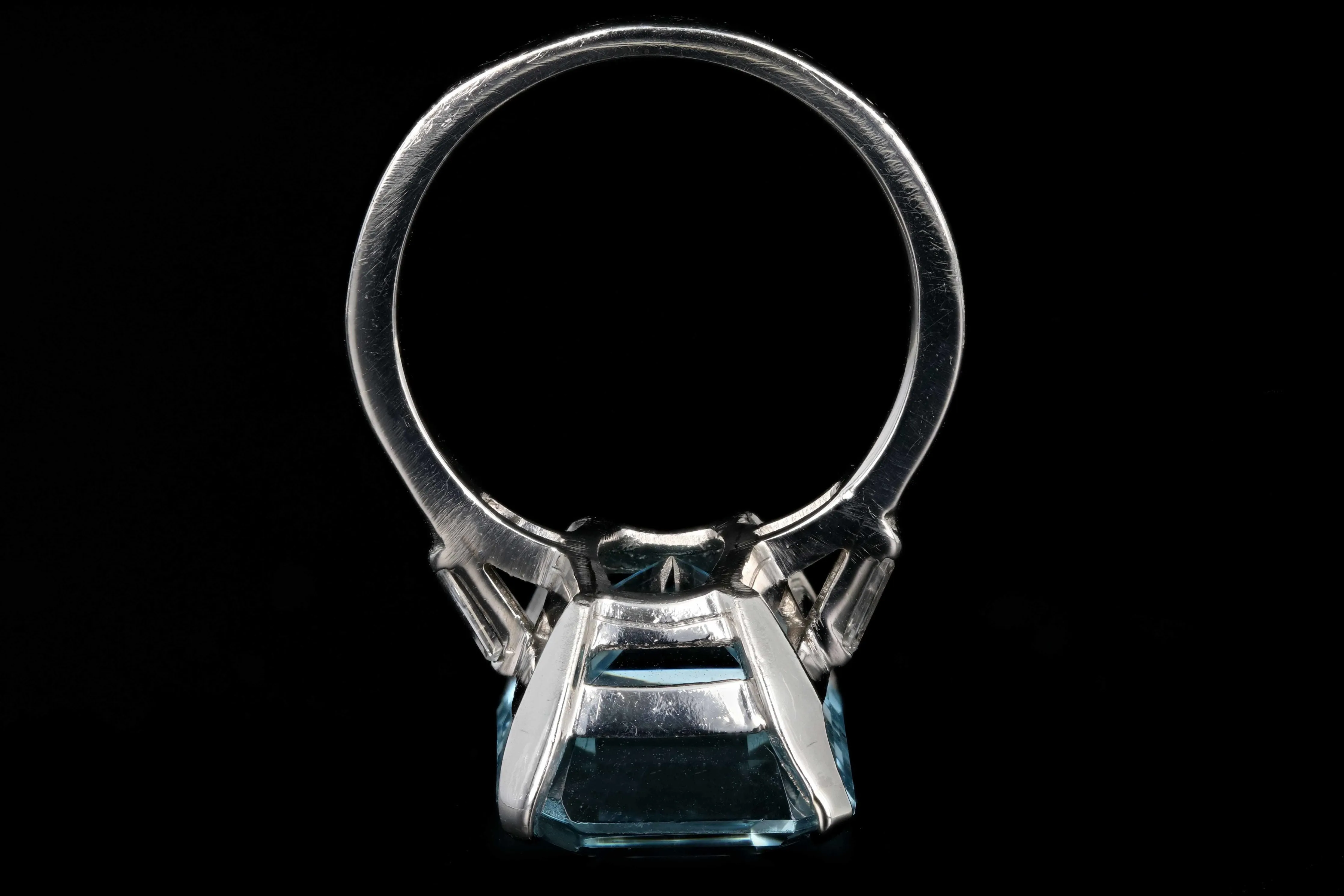 Modern Platinum  14.81 Carat Aquamarine and Baguette Diamond Ring