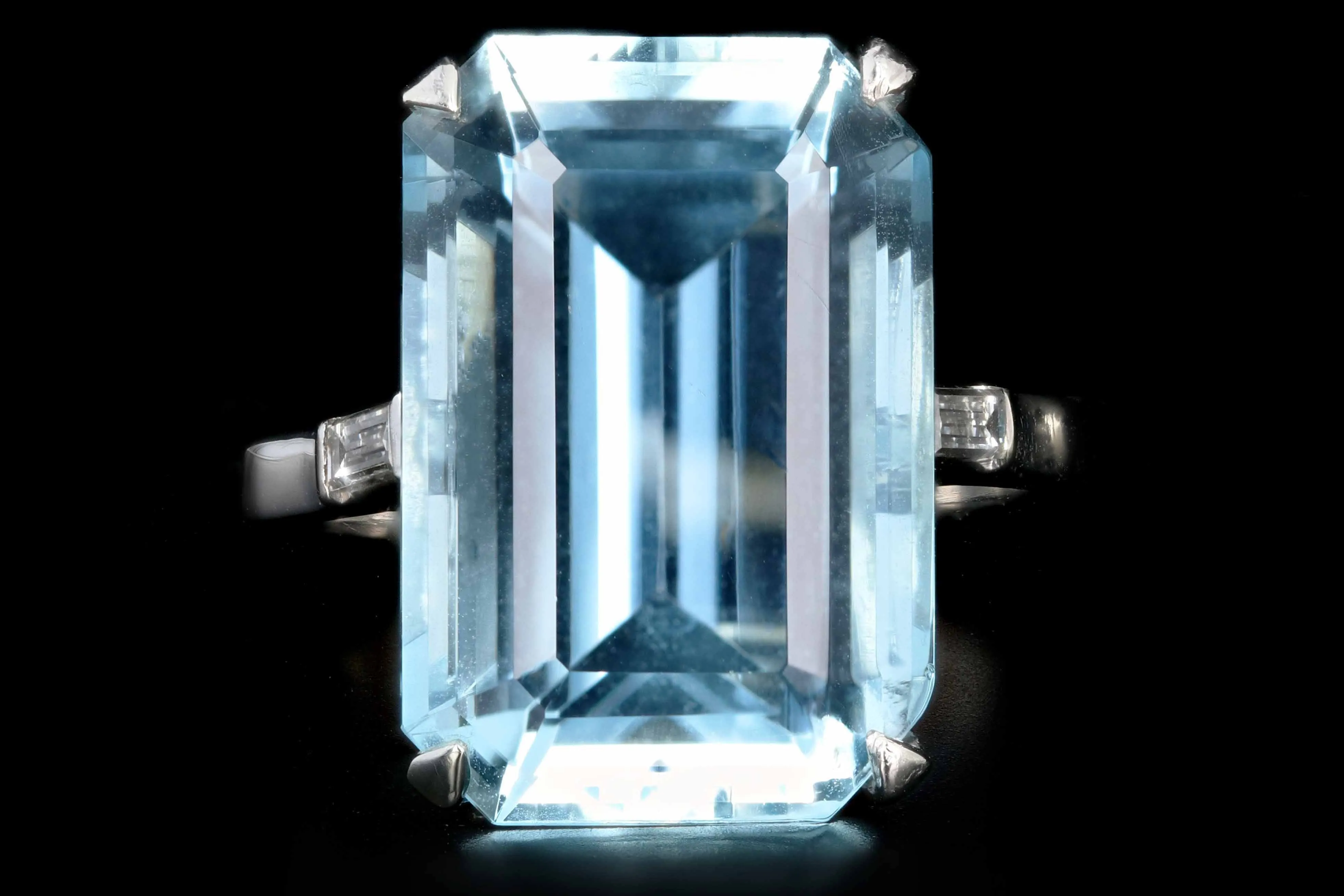 Modern Platinum  14.81 Carat Aquamarine and Baguette Diamond Ring