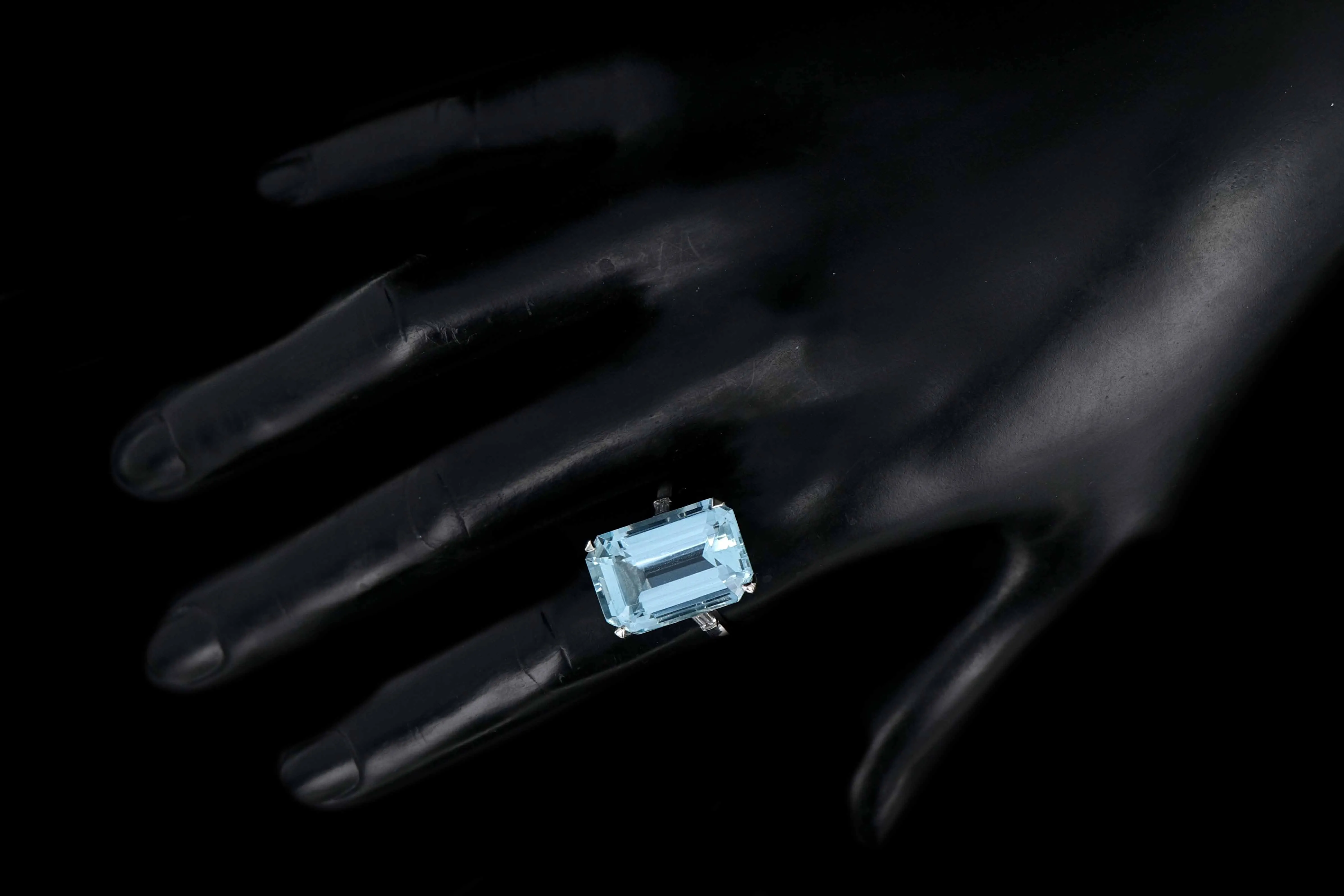Modern Platinum  14.81 Carat Aquamarine and Baguette Diamond Ring