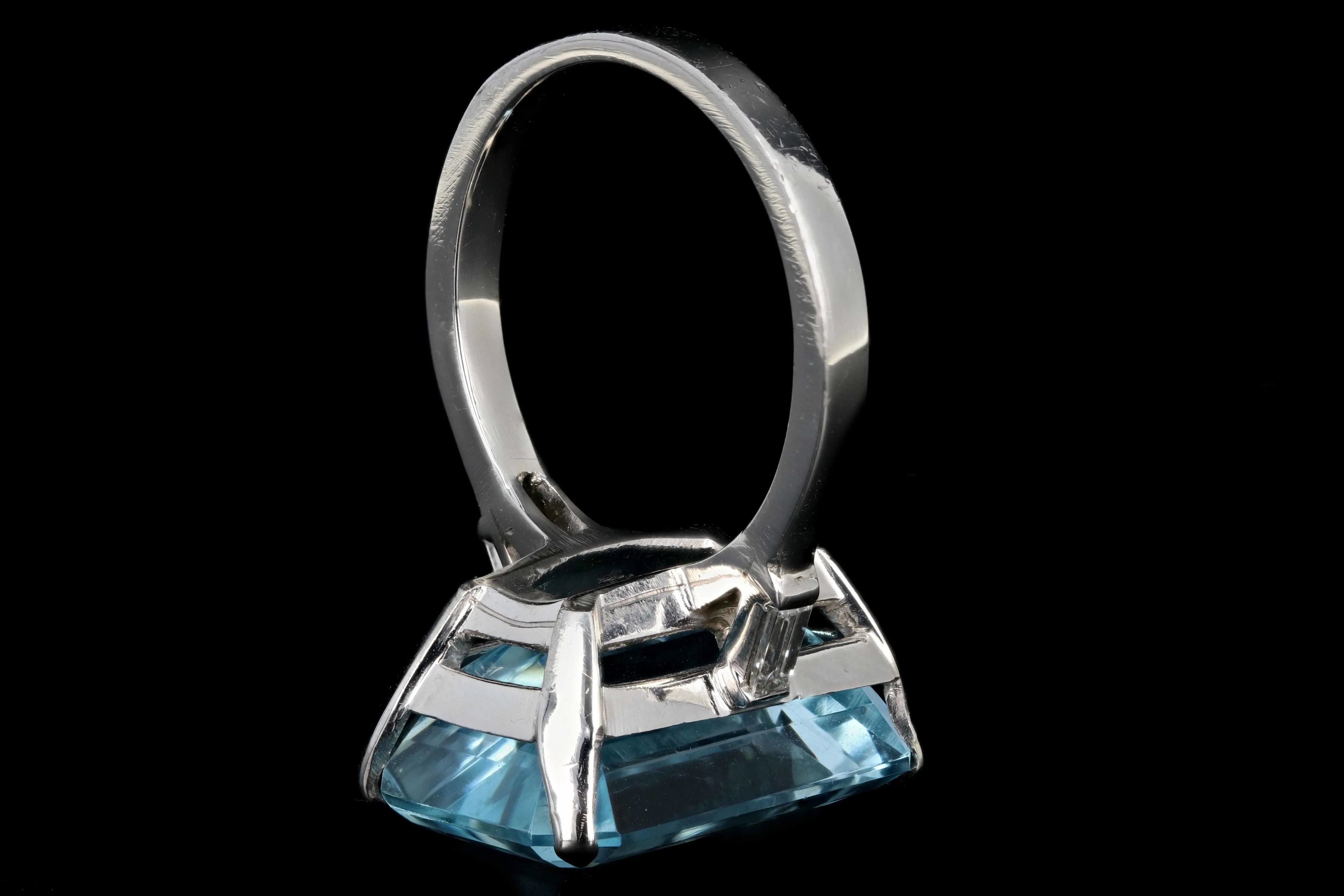 Modern Platinum  14.81 Carat Aquamarine and Baguette Diamond Ring