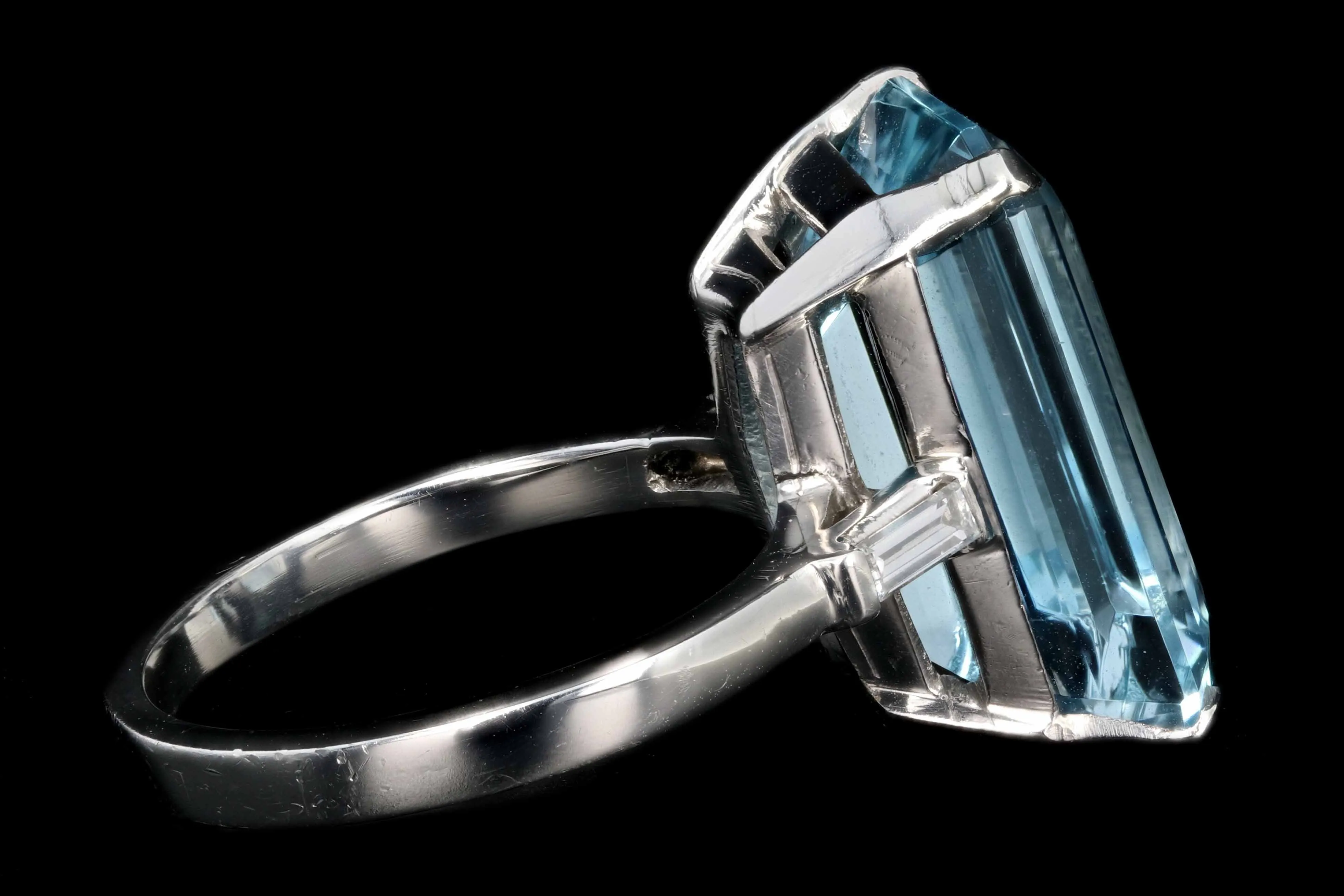 Modern Platinum  14.81 Carat Aquamarine and Baguette Diamond Ring
