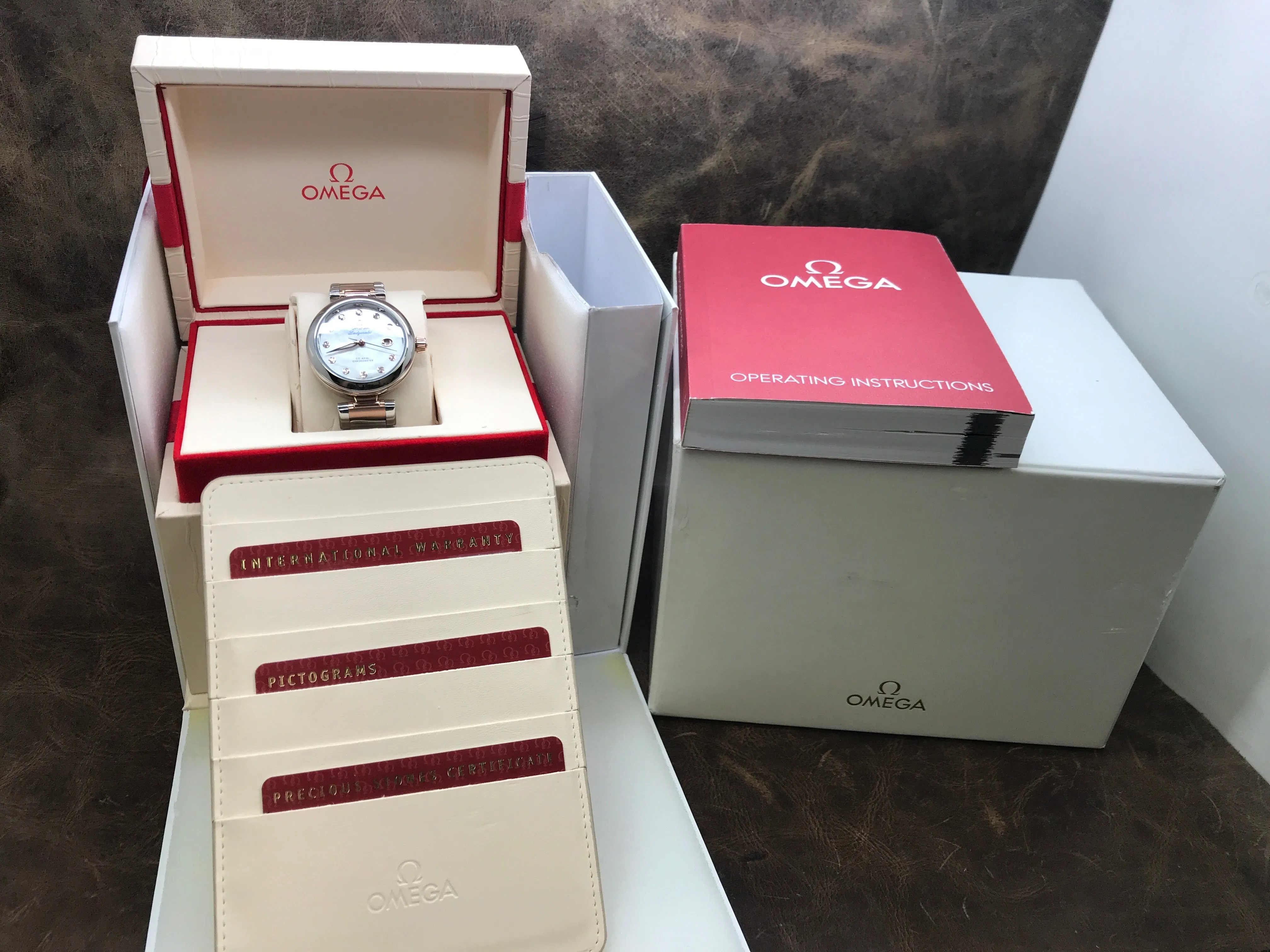 Omega Ladymatic 425.20.34.20.55.004 Mother of Pearl Dial Automatic Women's Watch