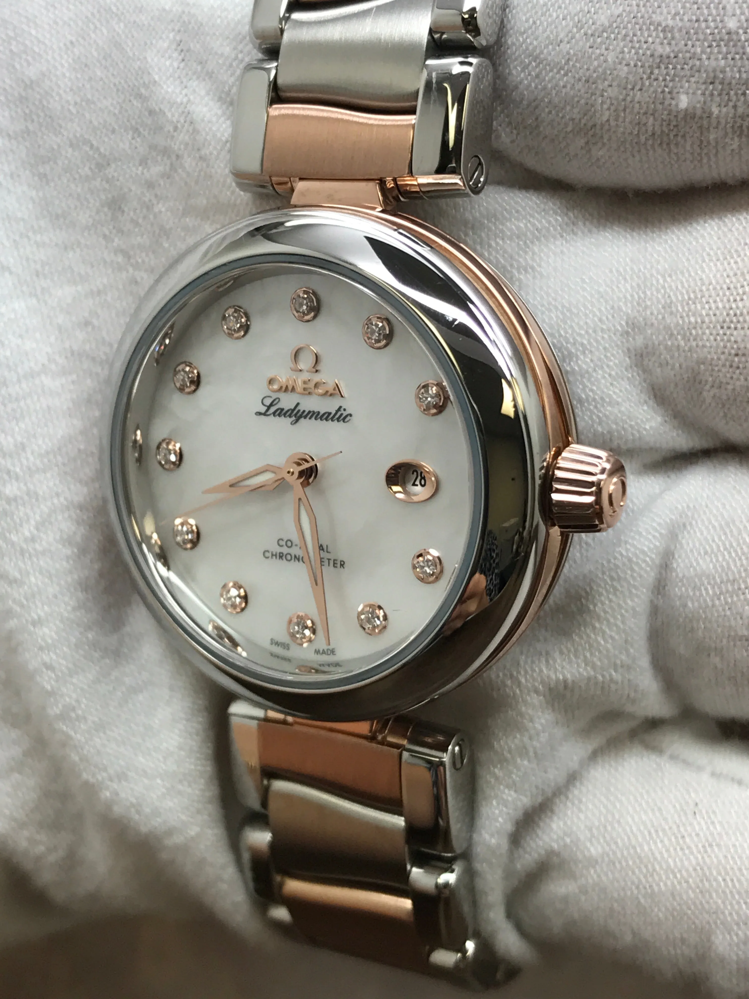 Omega Ladymatic 425.20.34.20.55.004 Mother of Pearl Dial Automatic Women's Watch