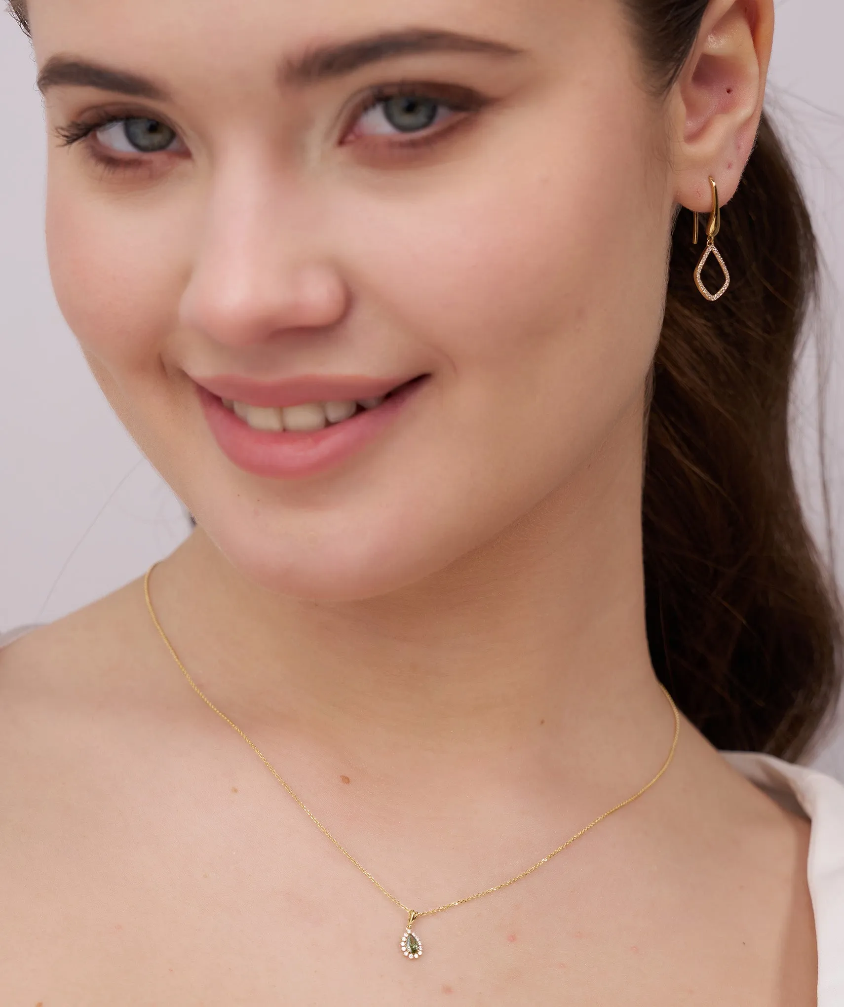 Pear-Shaped Green Gem Necklace
