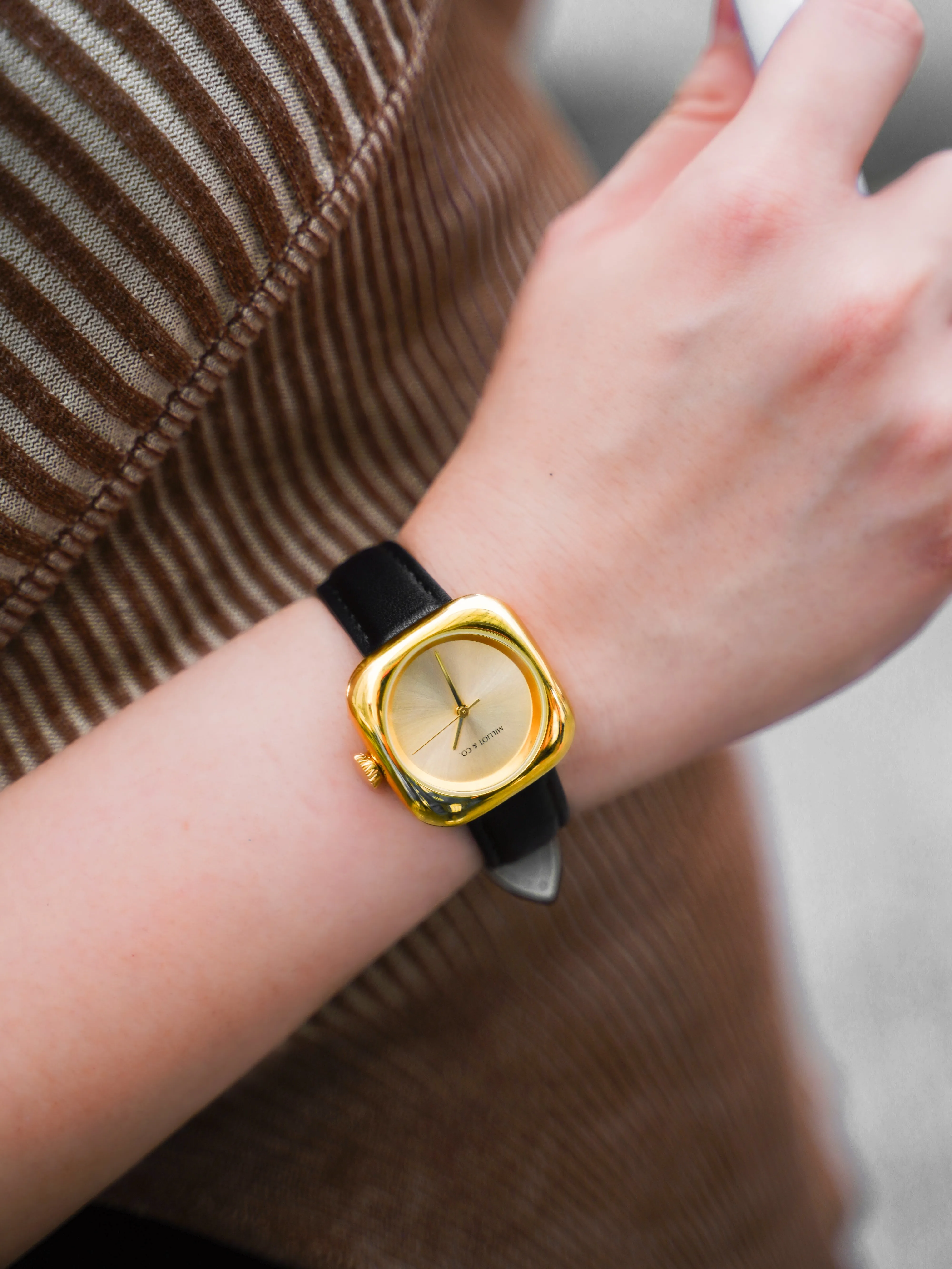 Riley Gold Leather Analog Watch (Black)
