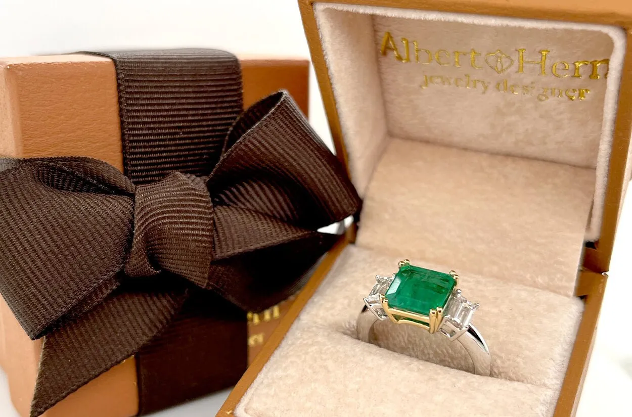 Ring 18kt Gold GIA Octagonal Emerald & 2 Emerald Cut Diamonds