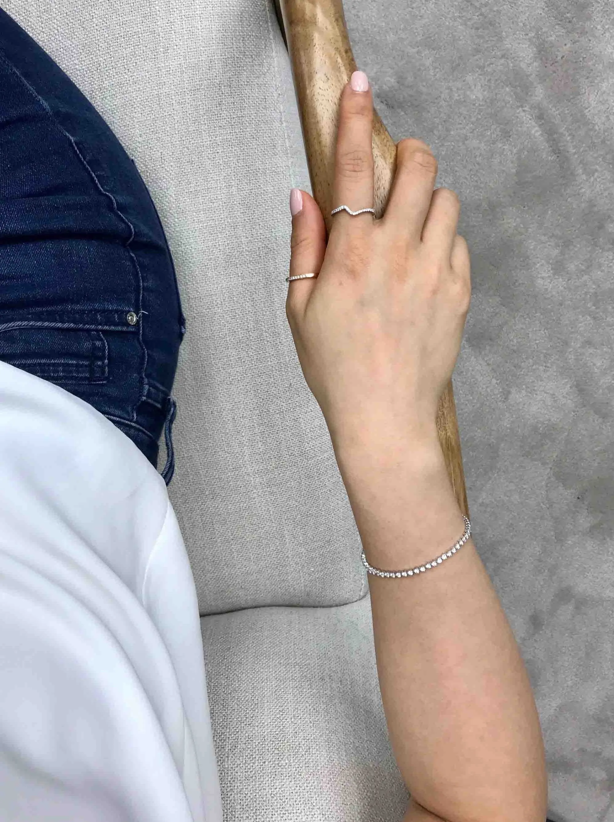 Tennis Bracelet with Round Brilliant Diamond (1.85 cttw) in 18K White Gold