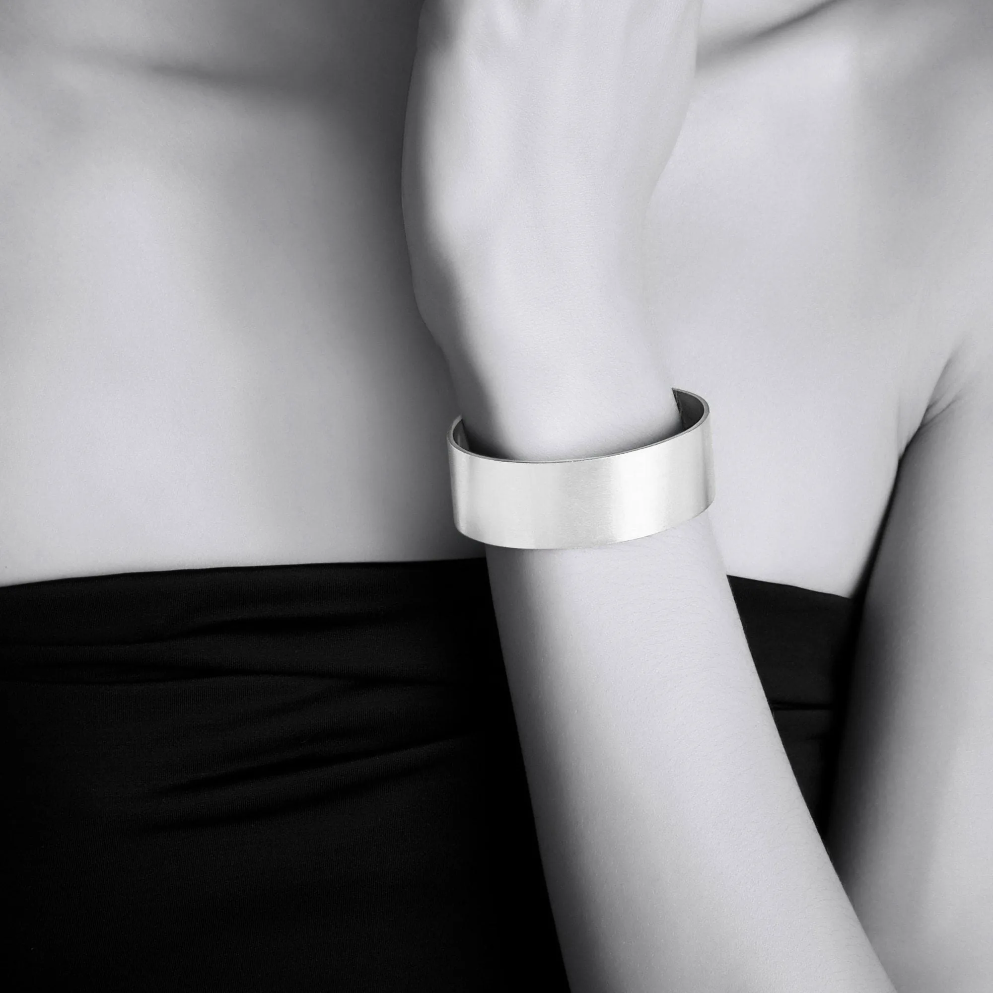 Wide Verona Cuff